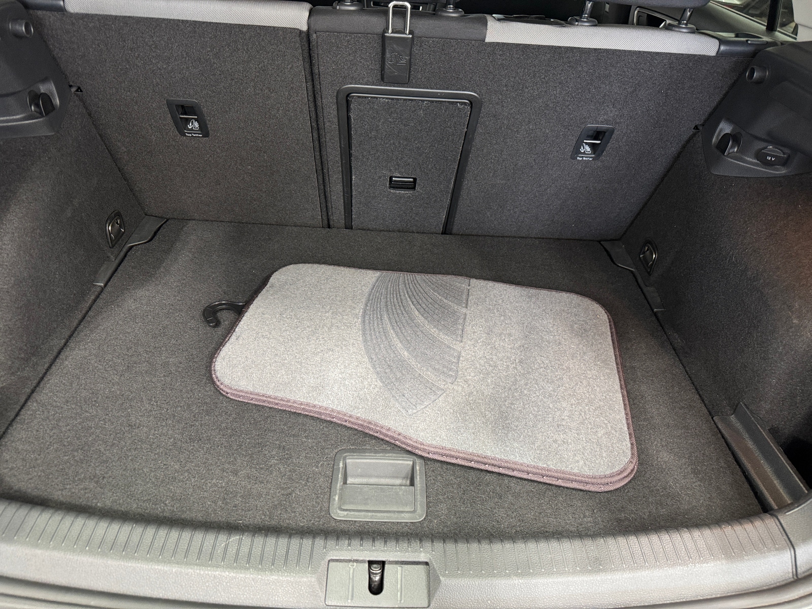 Thumbnail: 2016 Volkswagen e-Golf - 6
