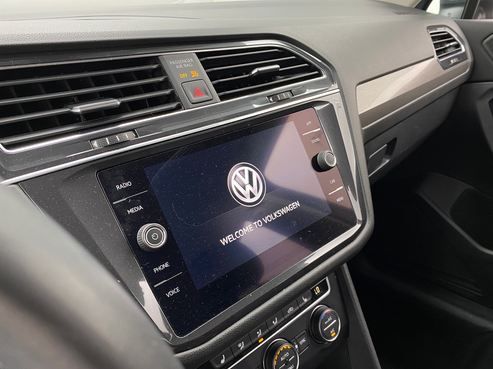 Thumbnail: 2020 Volkswagen Tiguan - 3