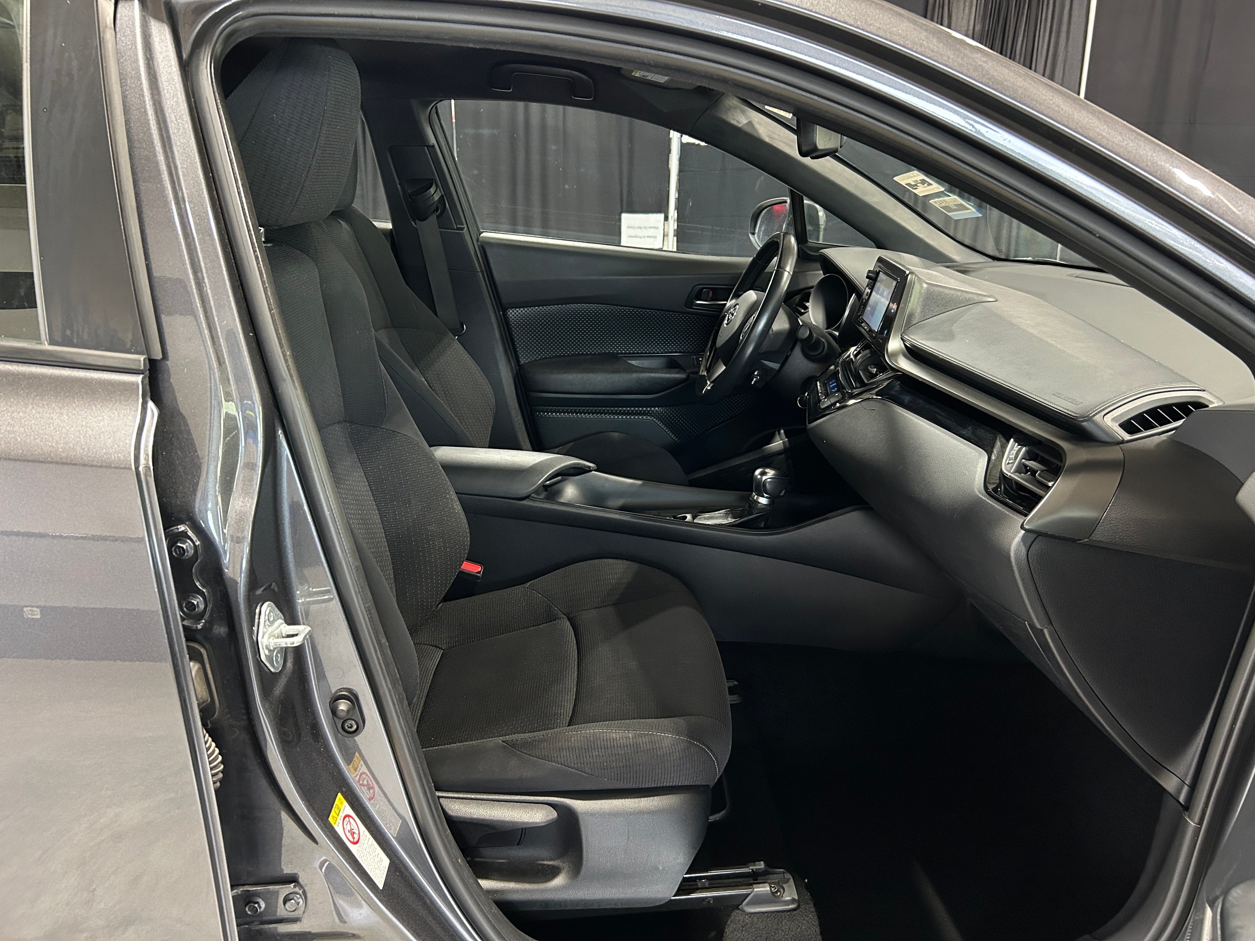 2018 Toyota C-HR XLE 2