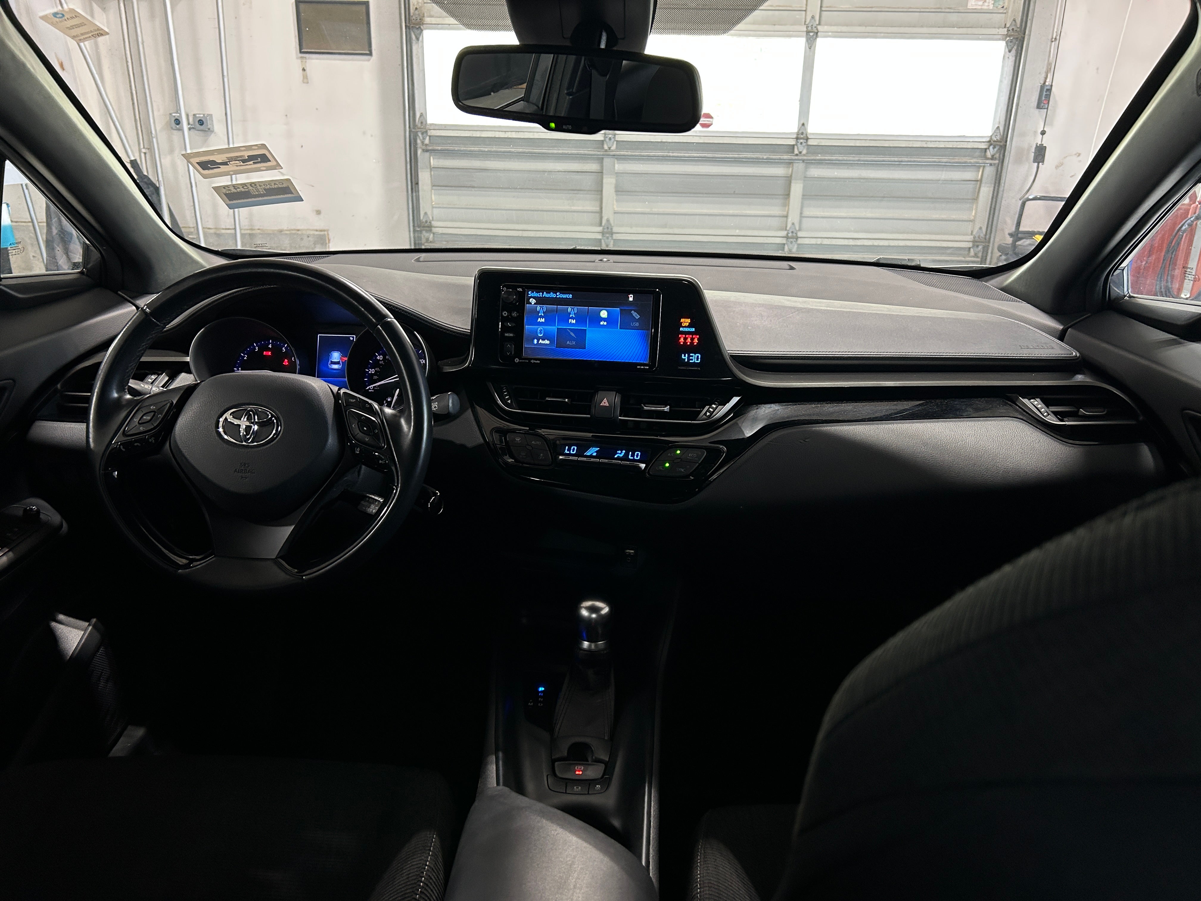 2018 Toyota C-HR XLE 3