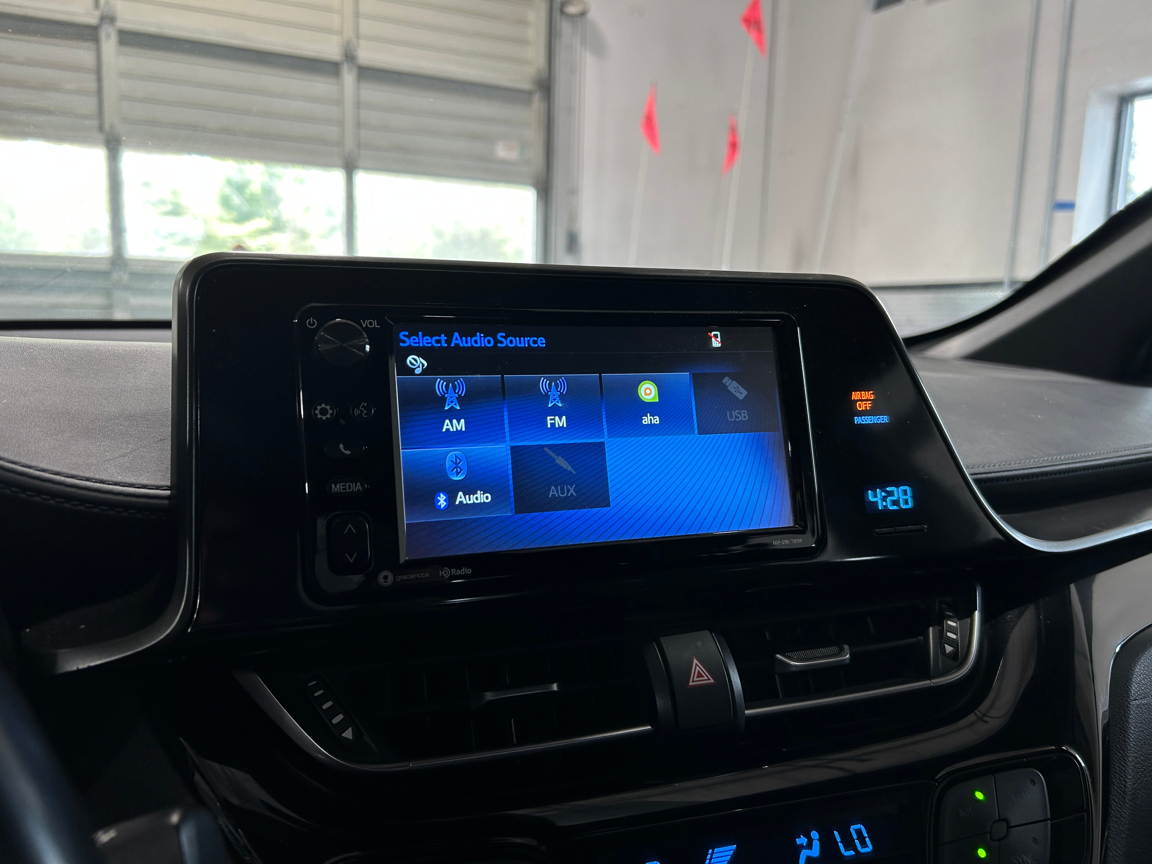 2018 Toyota C-HR XLE 4