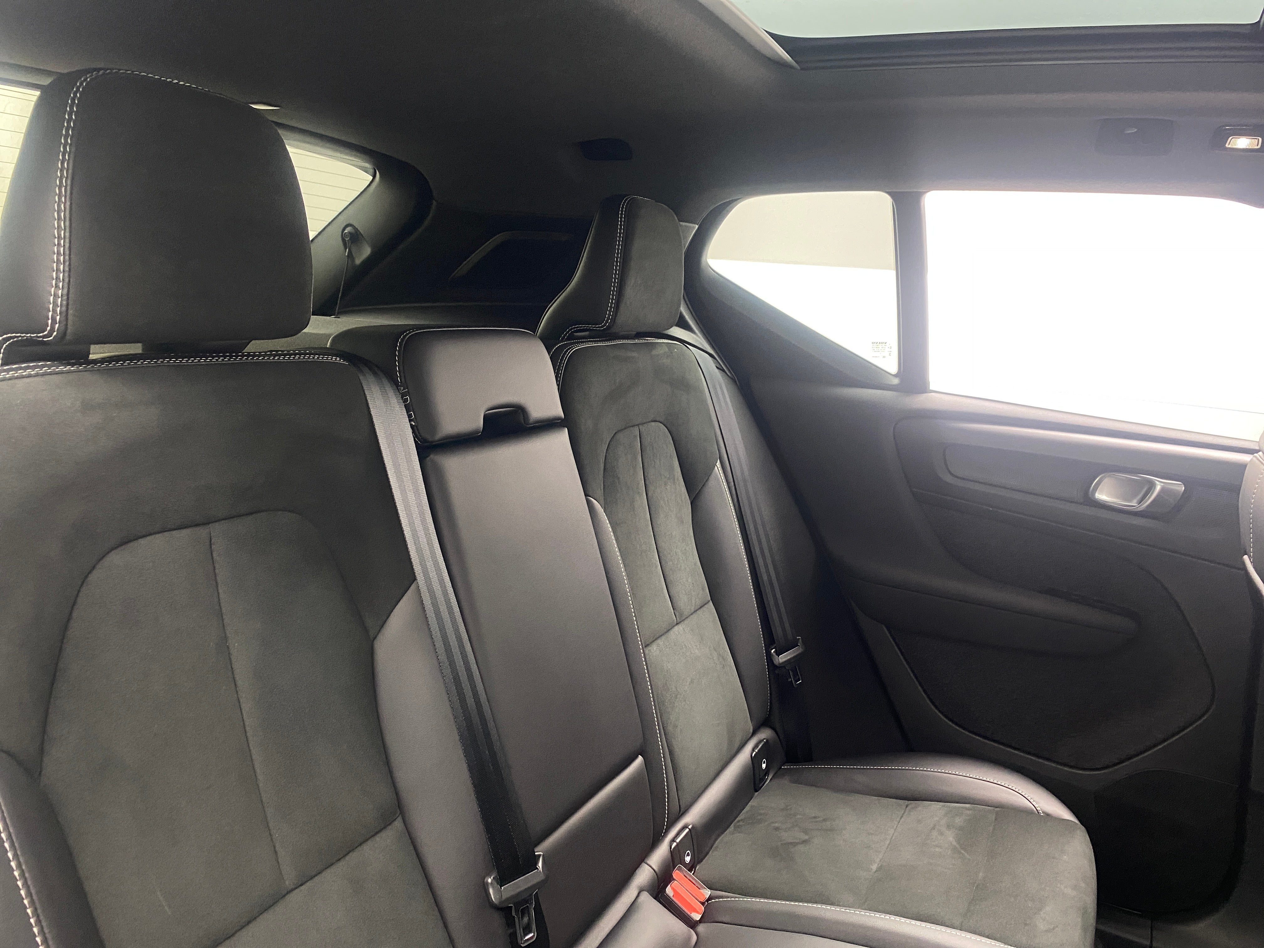 Thumbnail: 2022 Volvo XC40 - 5