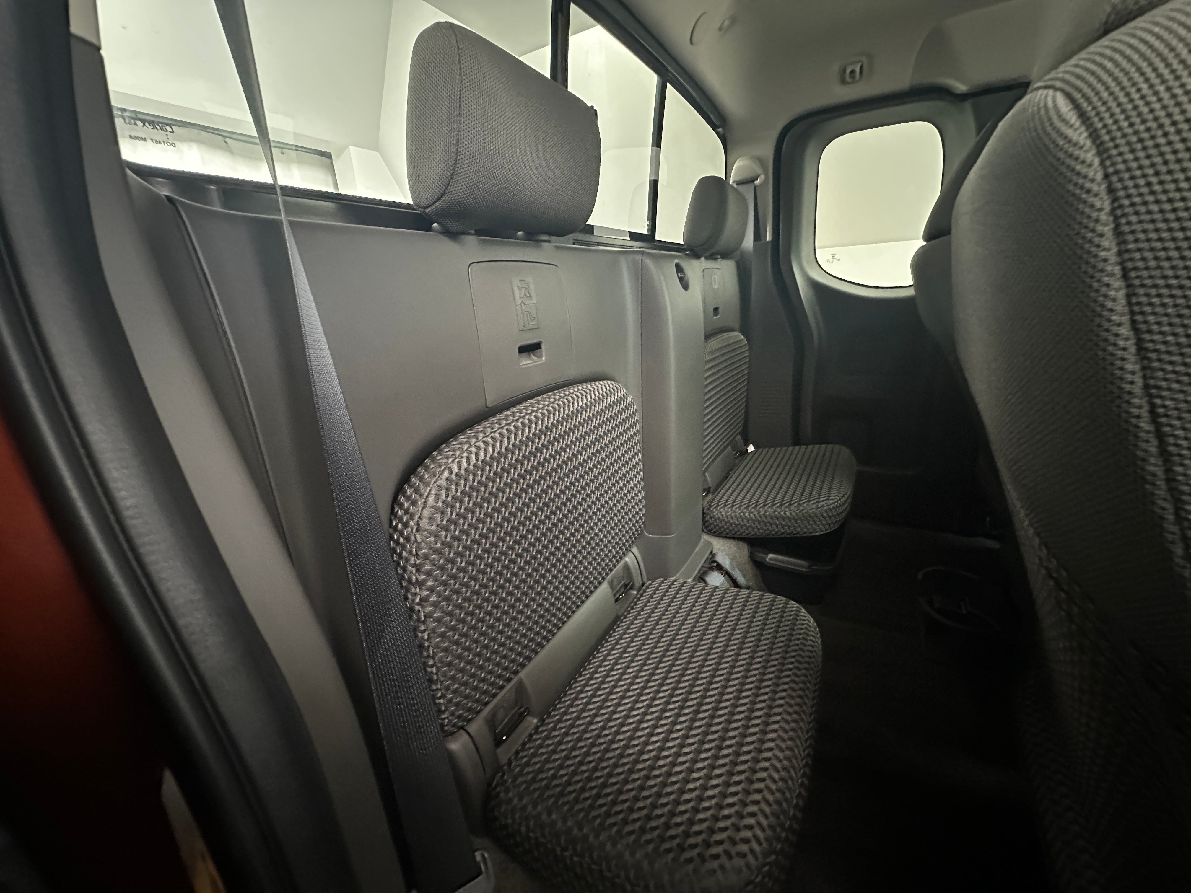2016 Nissan Frontier SV 6