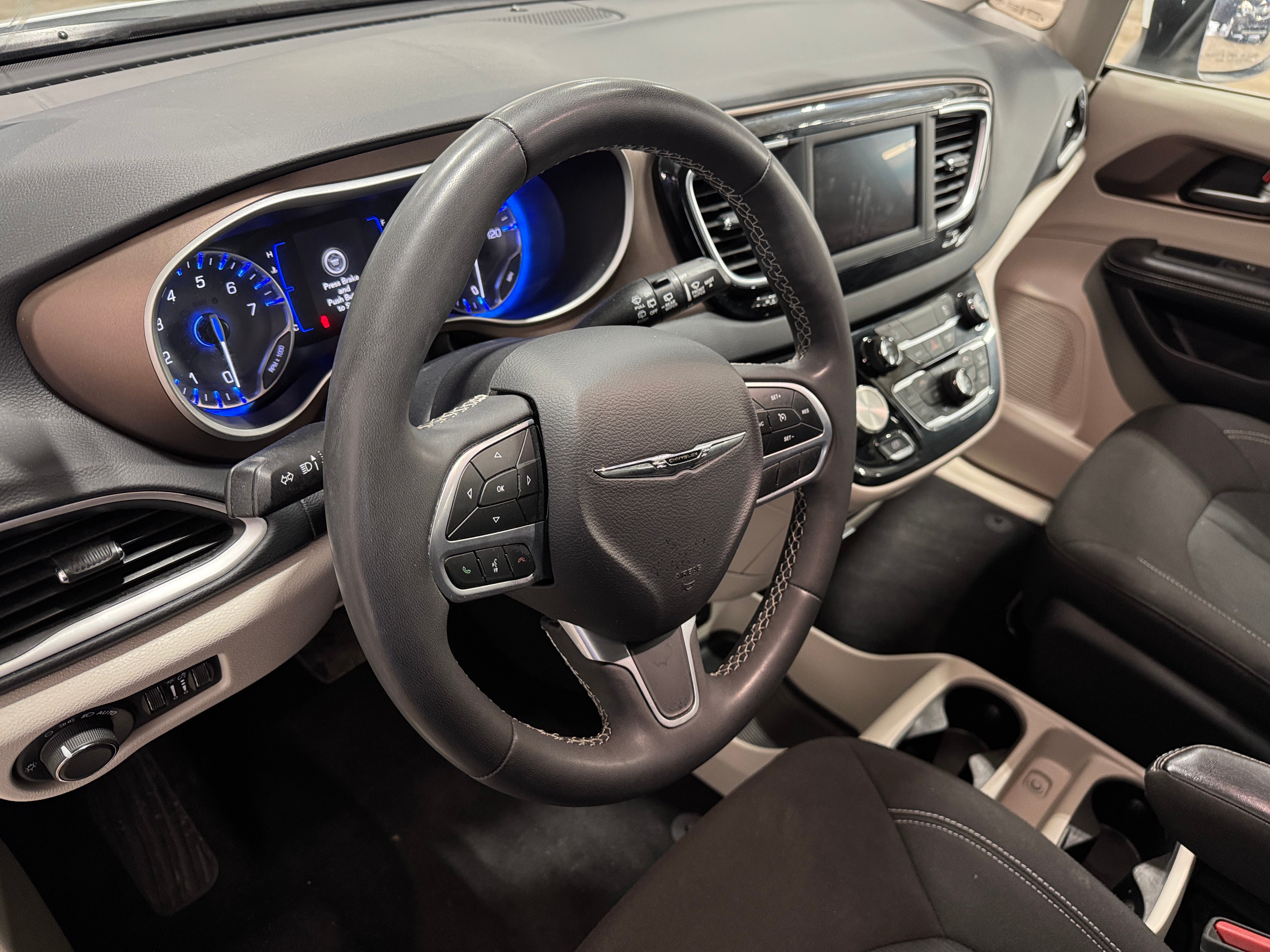 2022 Chrysler Voyager LX 3