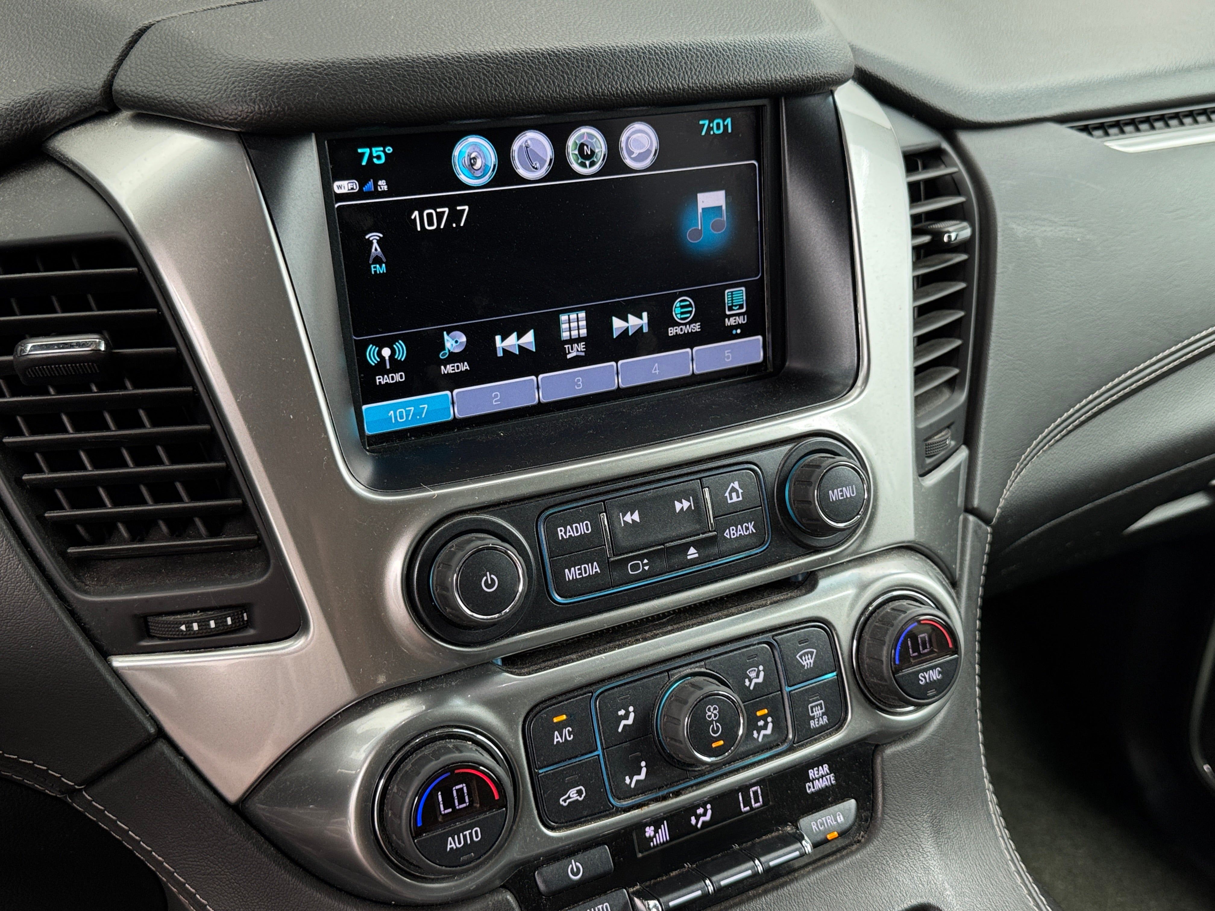 Thumbnail: 2018 Chevrolet Tahoe - 4
