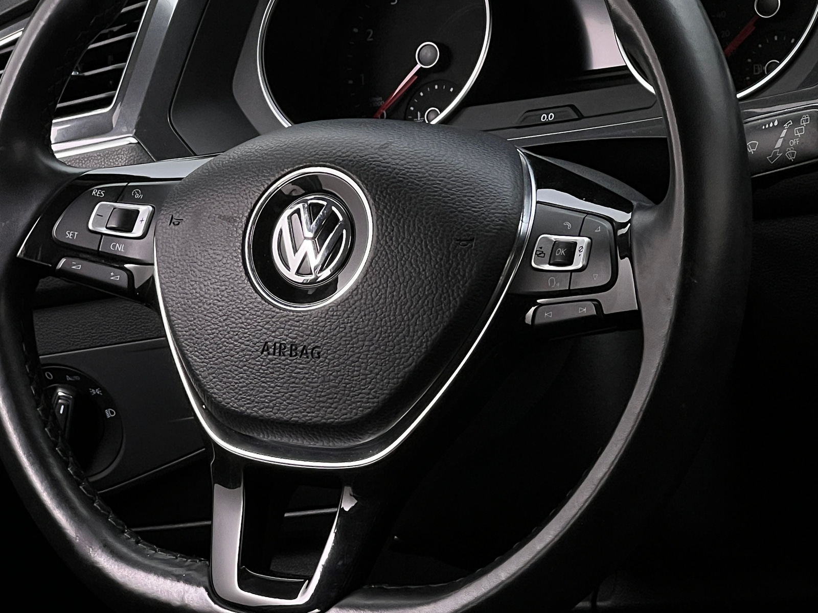 Thumbnail: 2018 Volkswagen Tiguan - 4