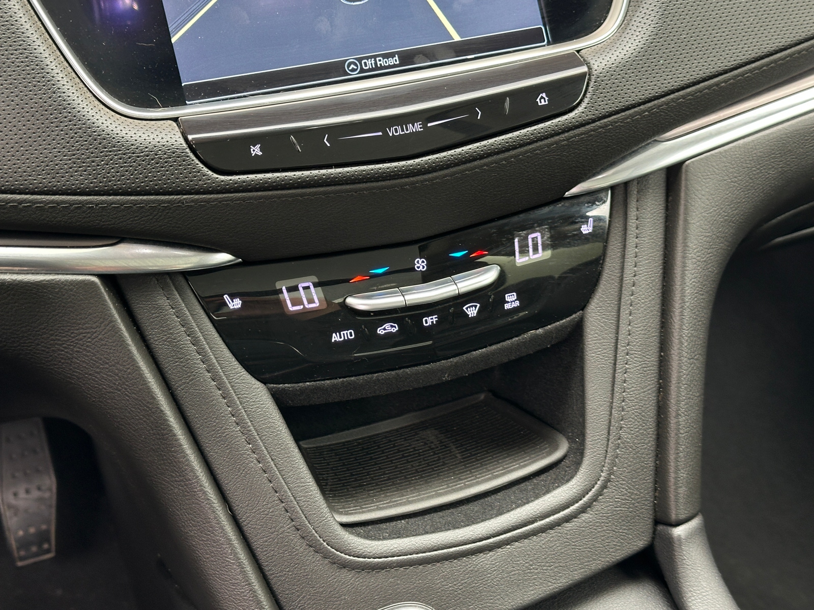 Thumbnail: 2019 Cadillac XT5 - 3
