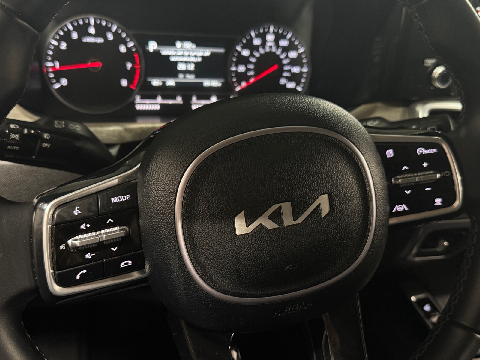 Thumbnail: 2023 Kia Sorento - 4
