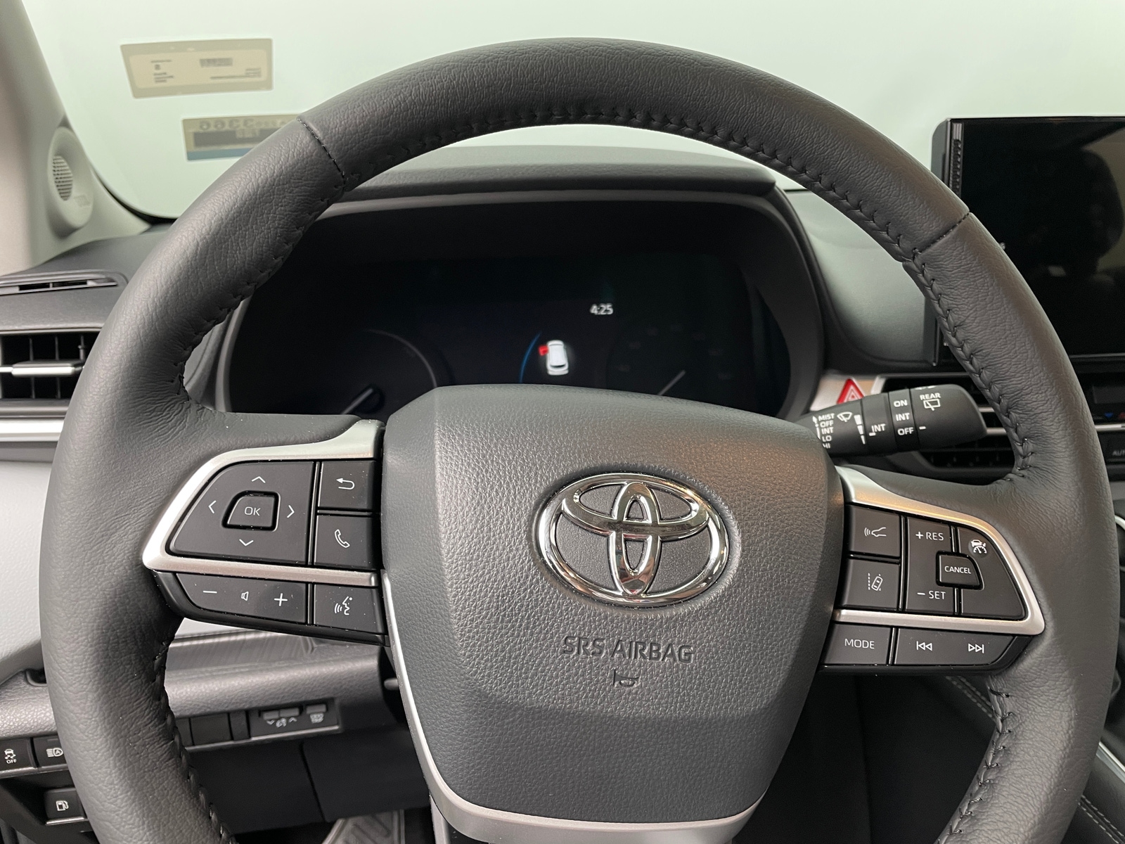 Thumbnail: 2025 Toyota Sienna - 4