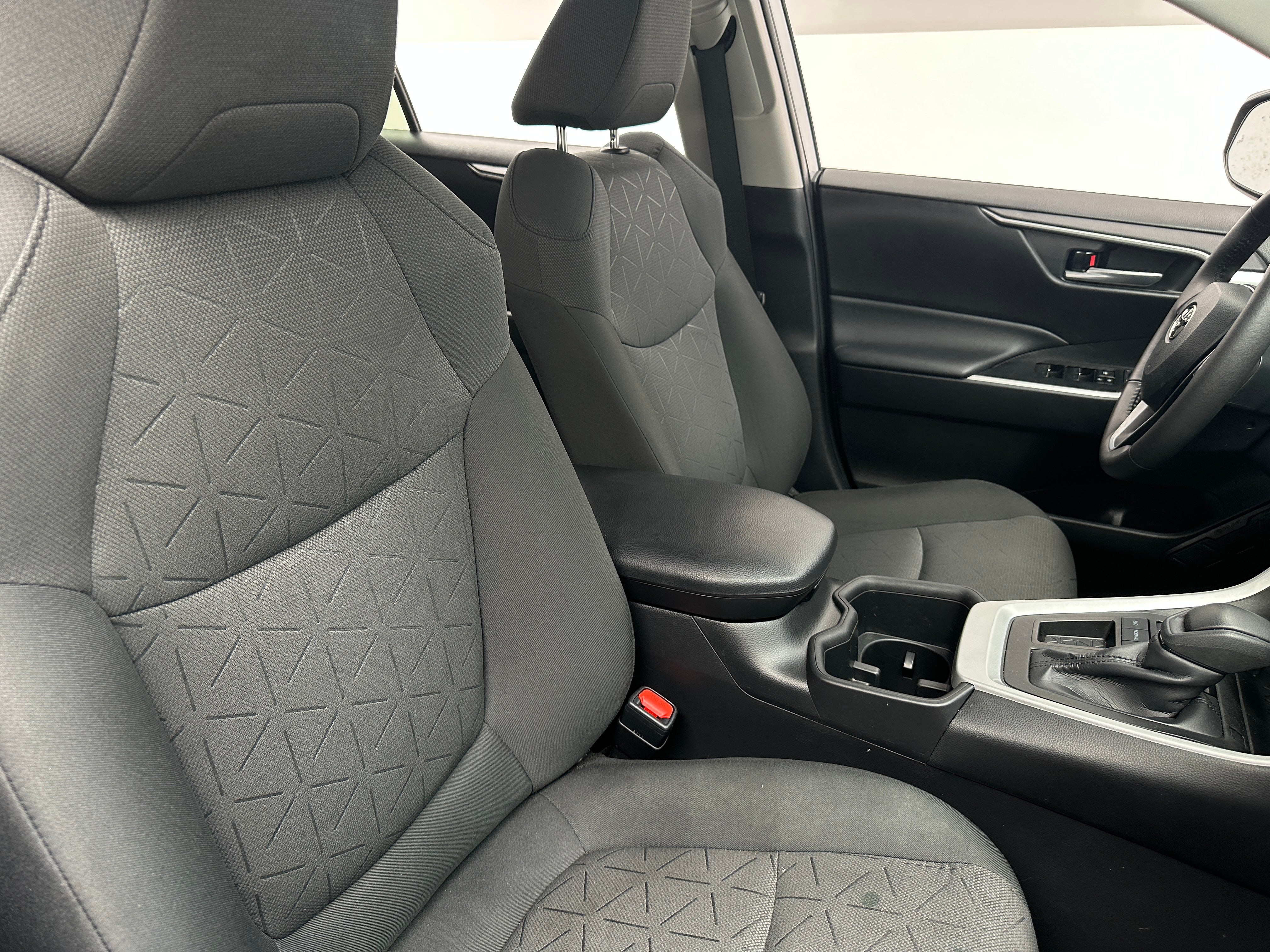 2023 Toyota RAV4 XLE 2