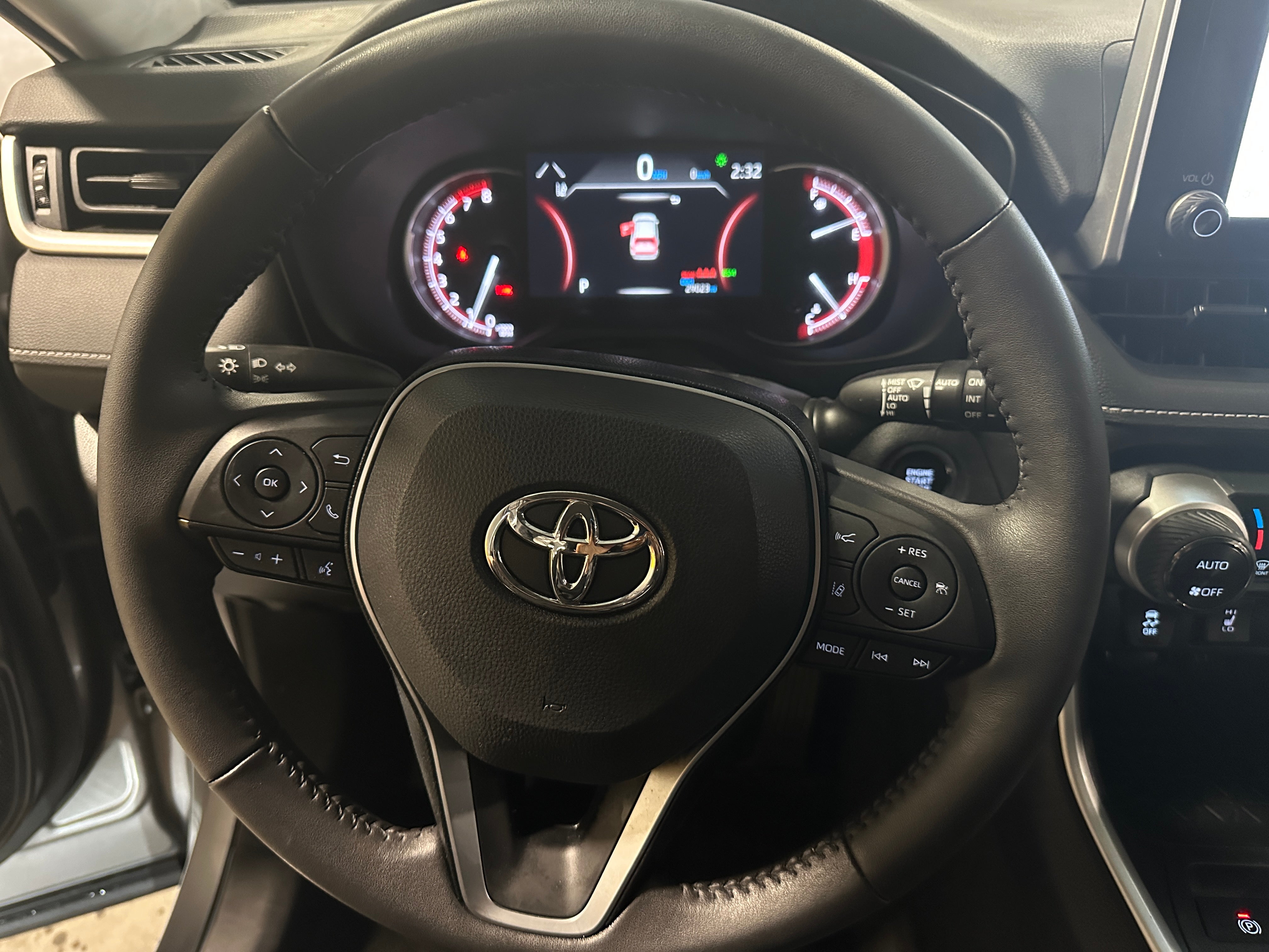 2023 Toyota RAV4 XLE 5
