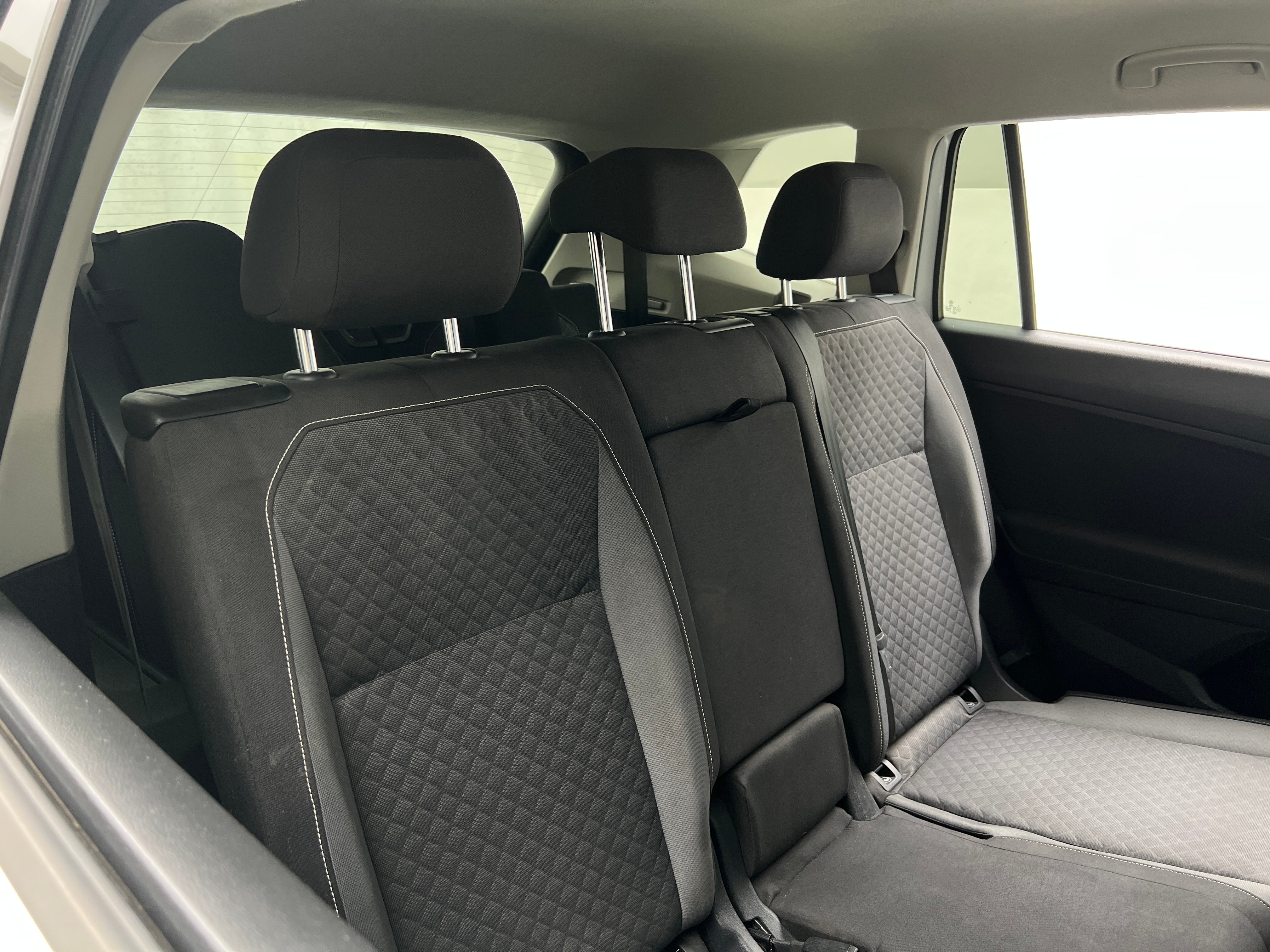 Thumbnail: 2021 Volkswagen Tiguan - 6