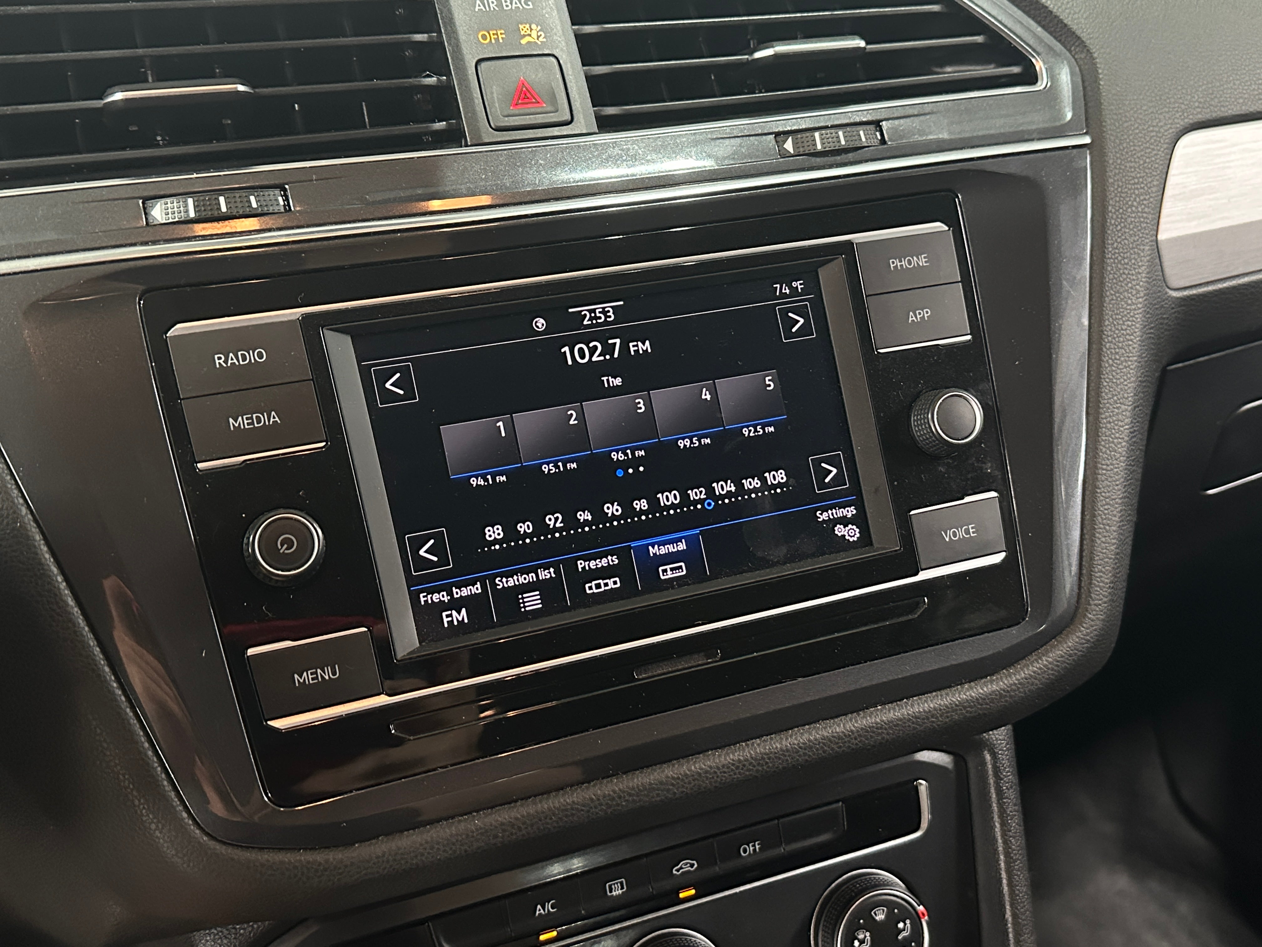Thumbnail: 2021 Volkswagen Tiguan - 4