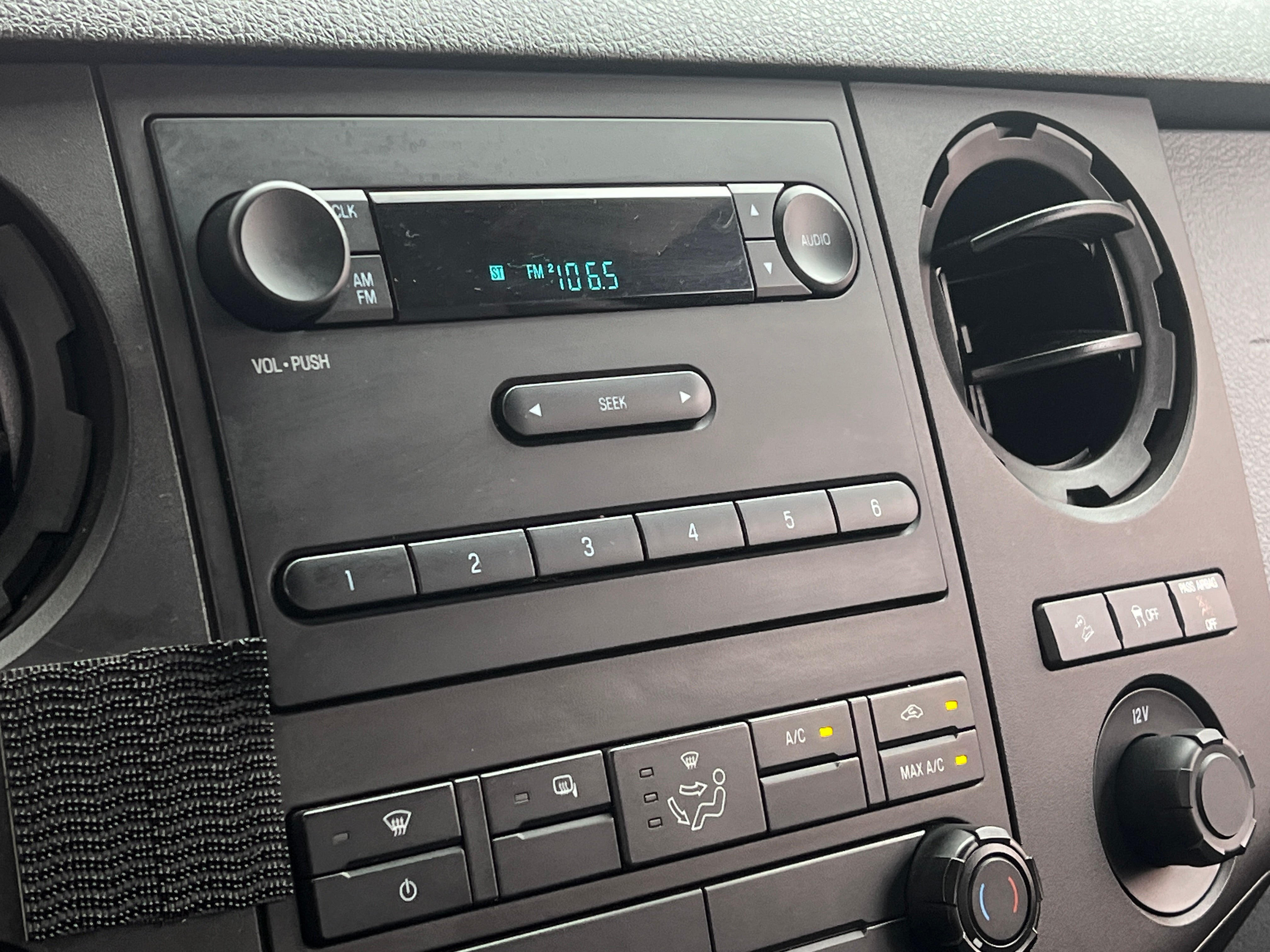 2016 Ford Econoline E-250 3