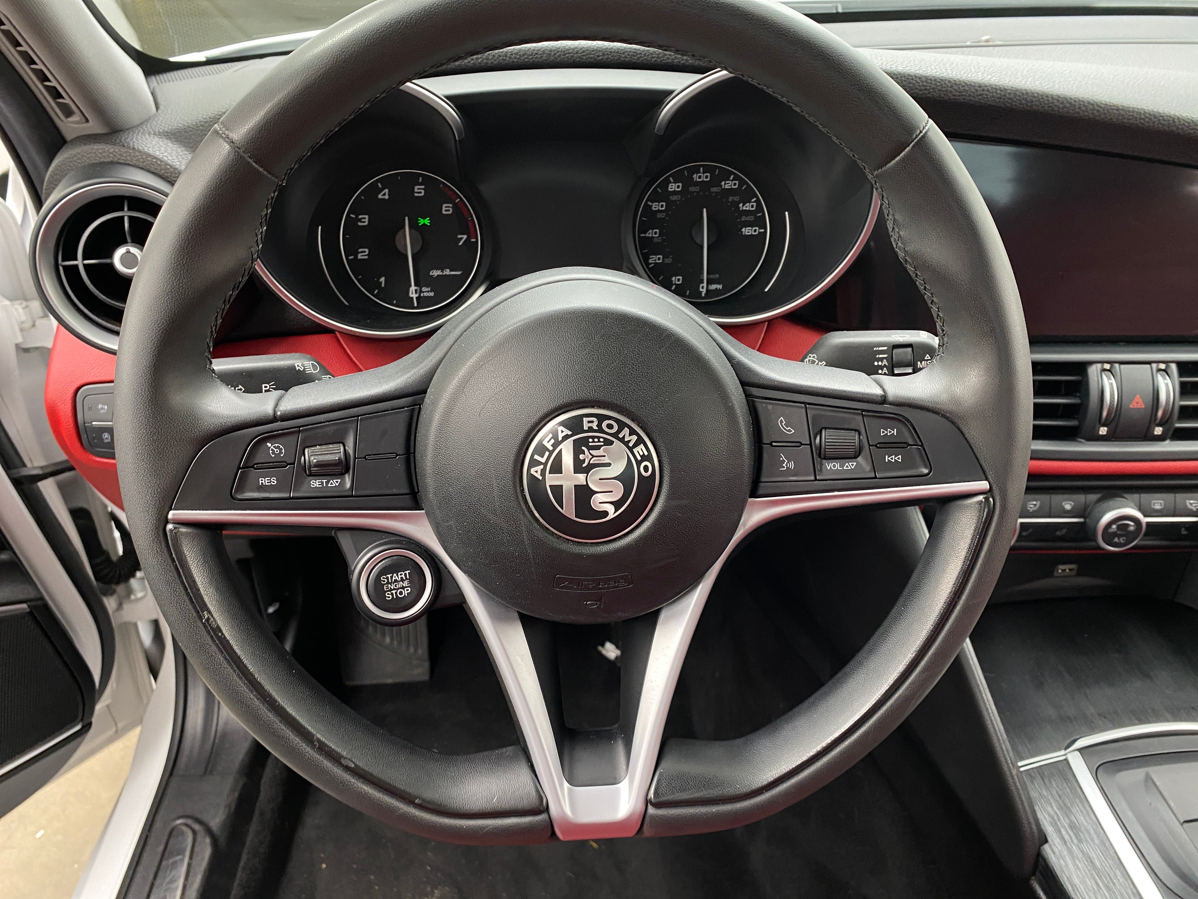 2019 Alfa Romeo Giulia Base 5