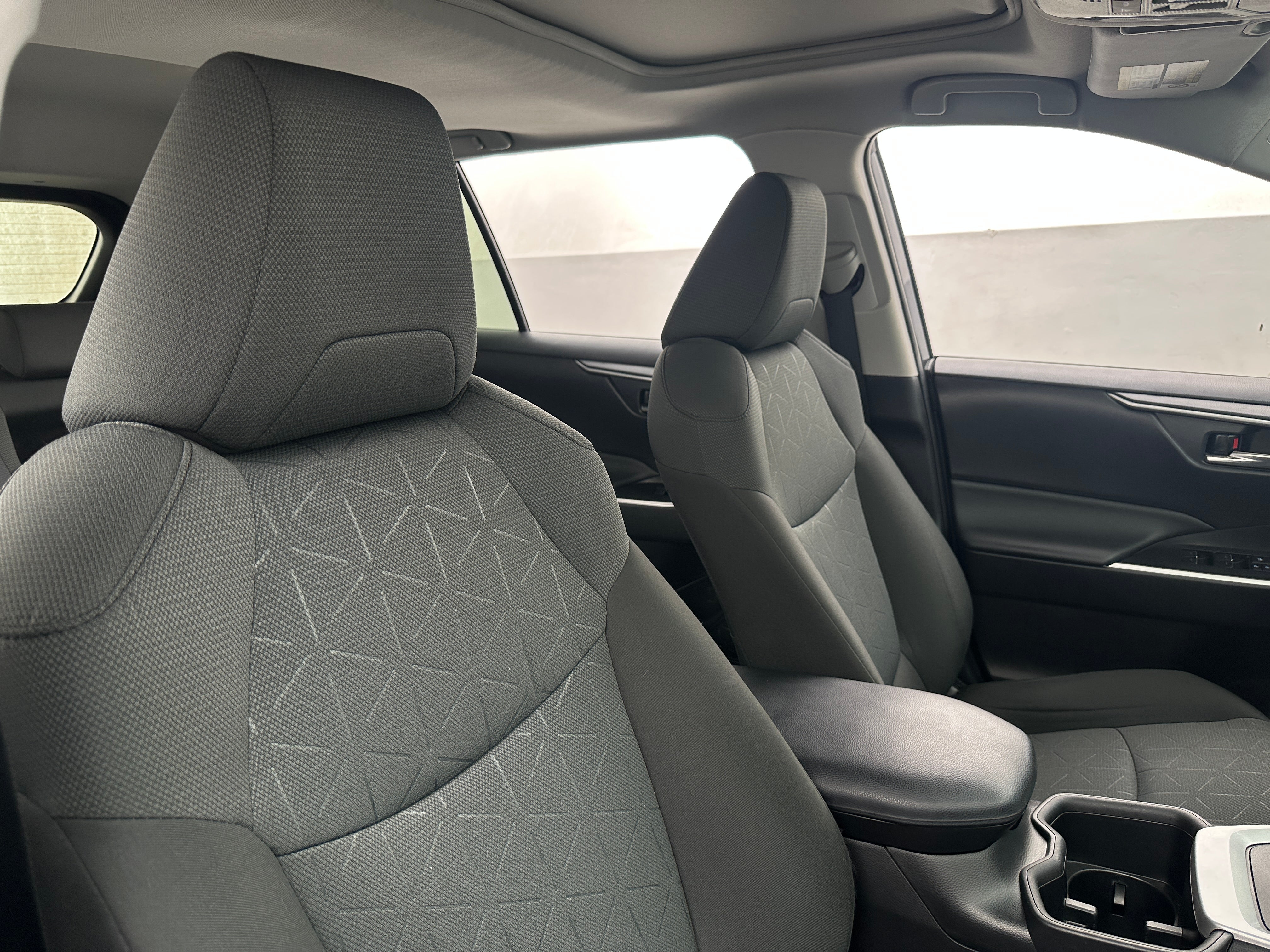 2022 Toyota RAV4 XLE 2