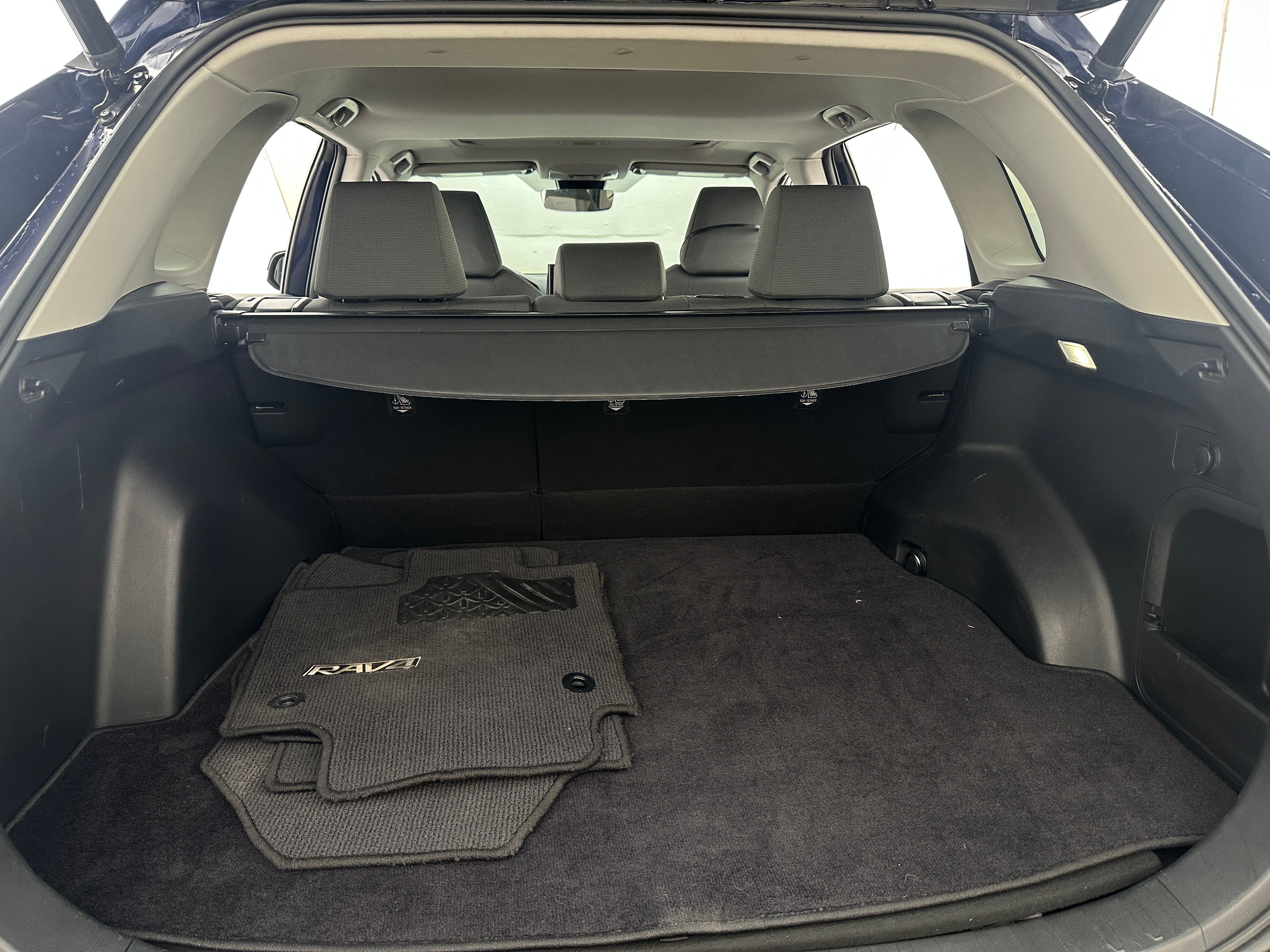 2022 Toyota RAV4 XLE 7