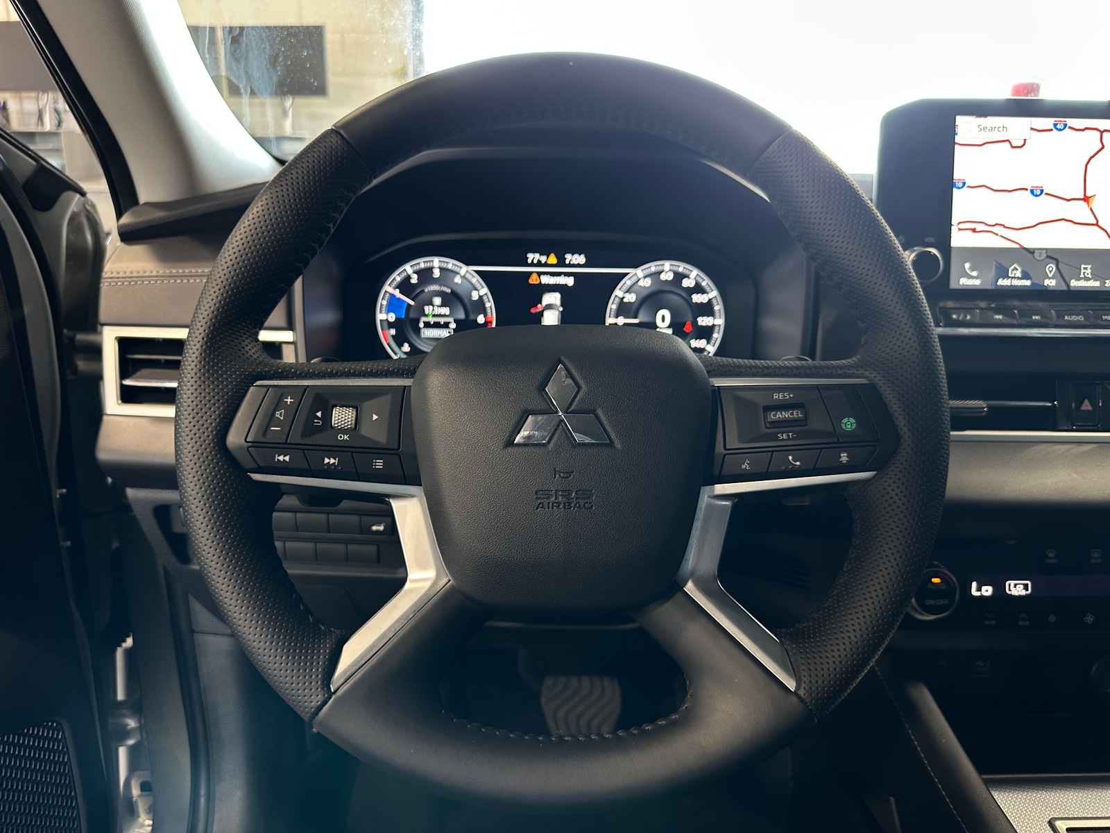 Thumbnail: 2024 Mitsubishi Outlander - 4