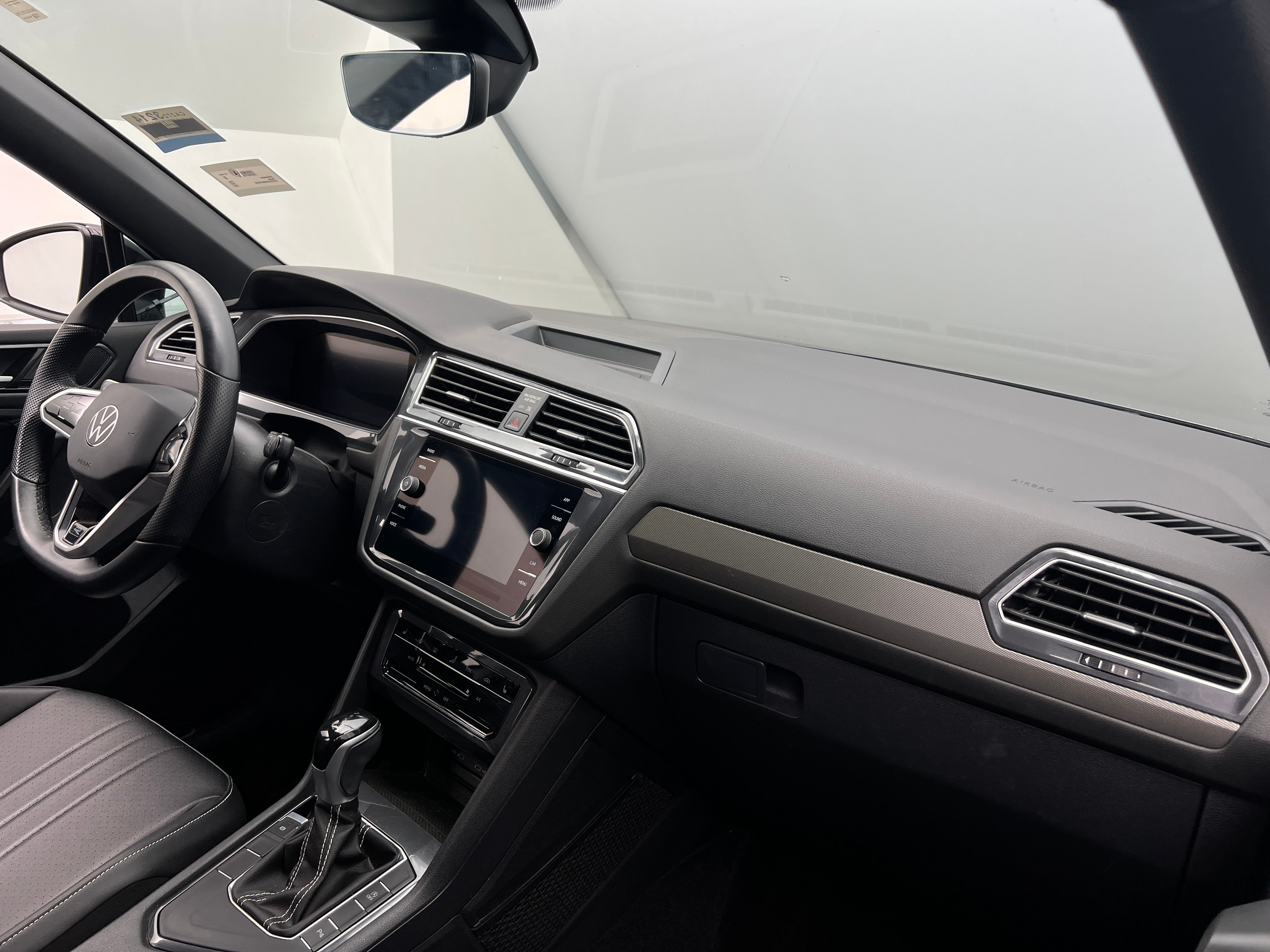 Thumbnail: 2022 Volkswagen Tiguan - 2