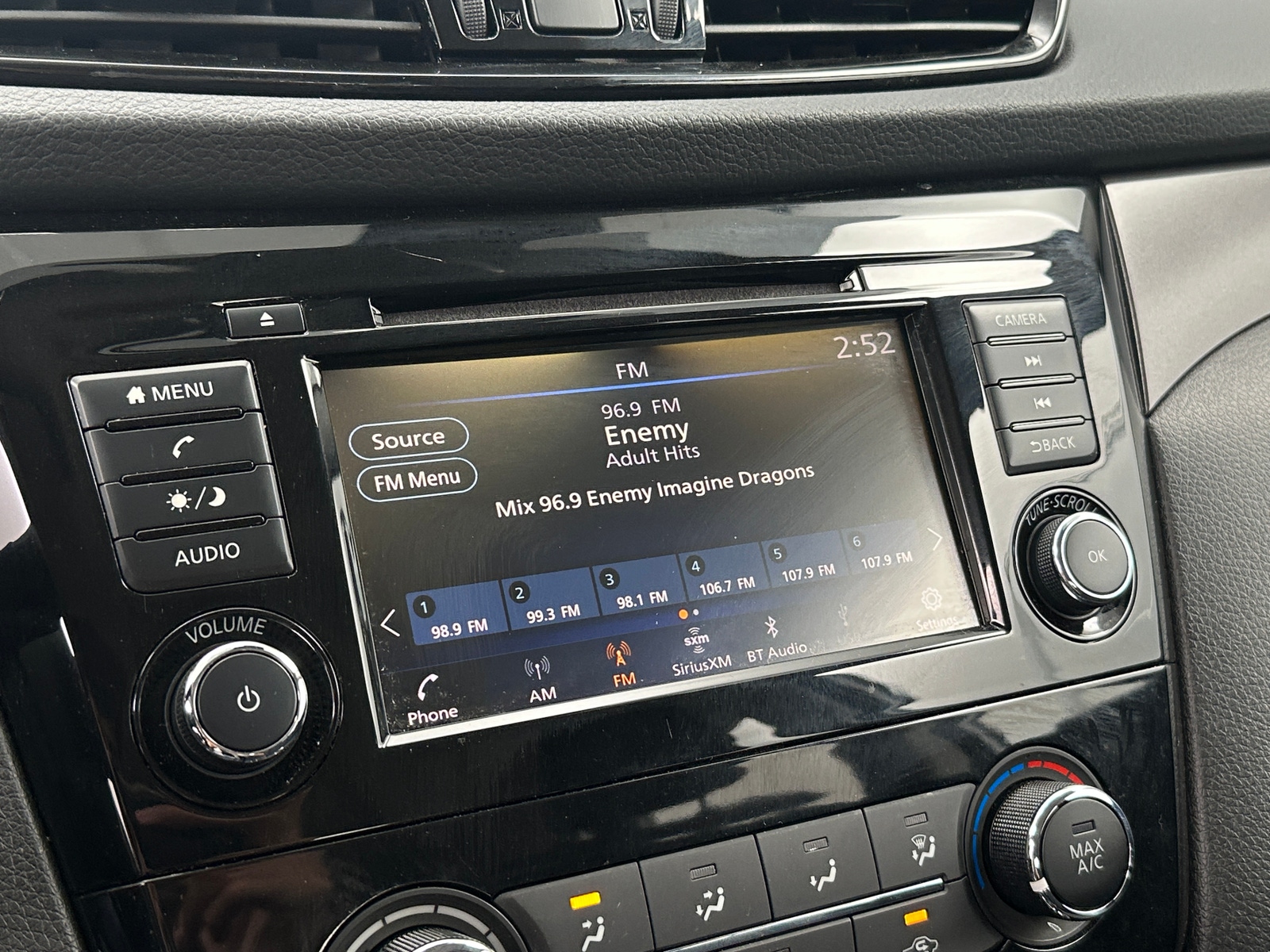 Thumbnail: 2021 Nissan Rogue Sport - 4
