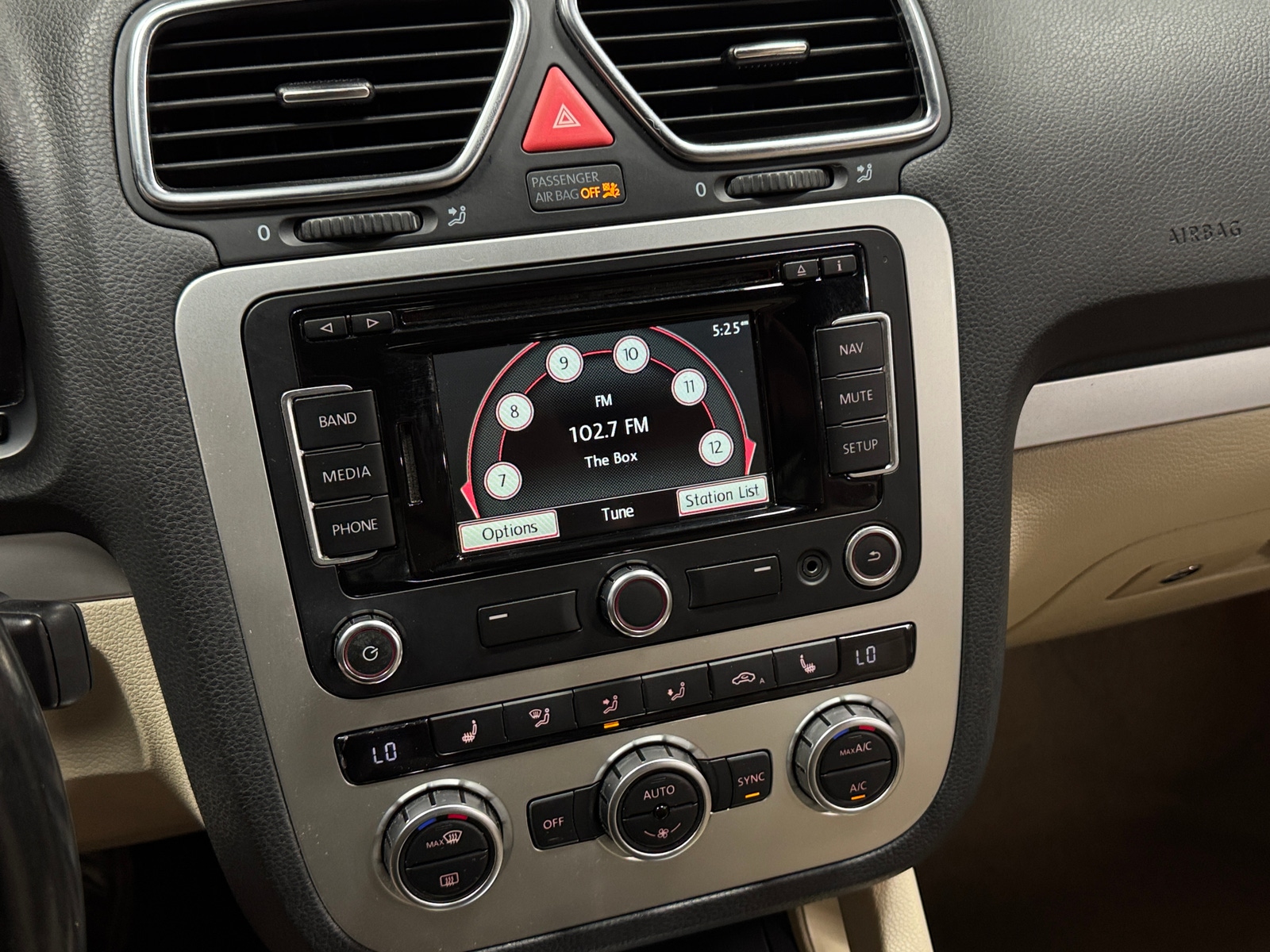 Thumbnail: 2014 Volkswagen Eos - 3