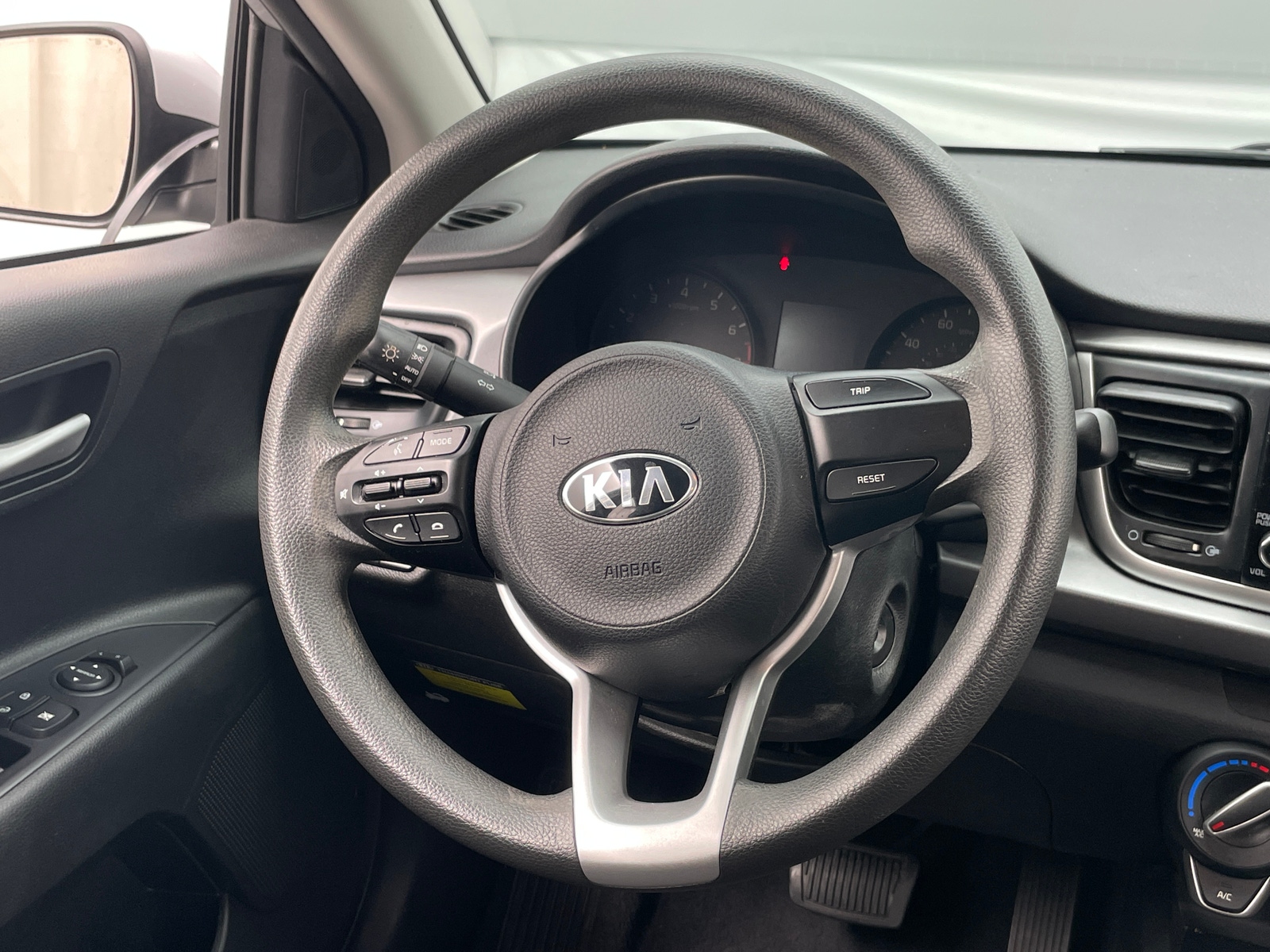 Thumbnail: 2021 Kia Rio - 5