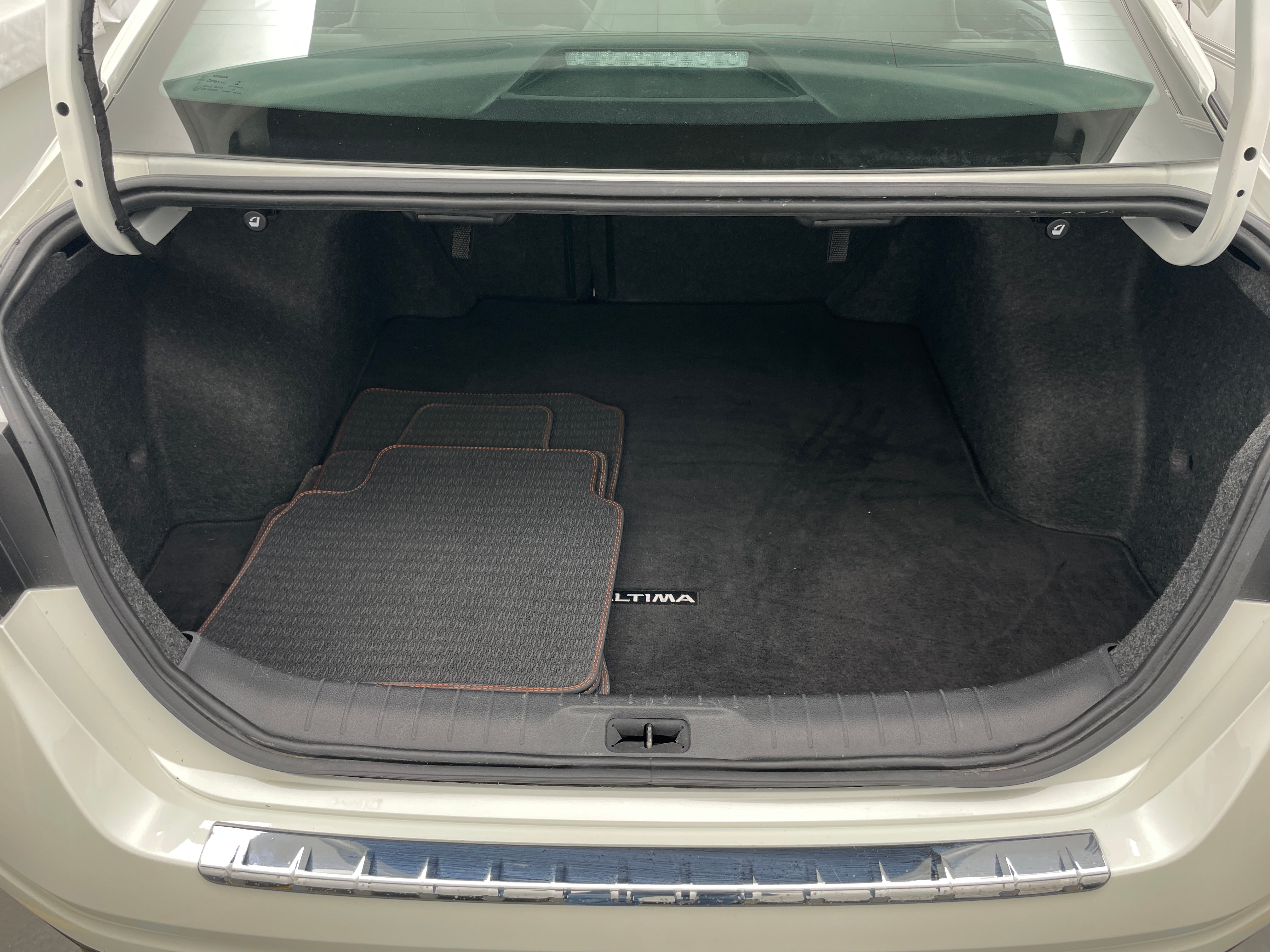 2022 Nissan Altima SR 7