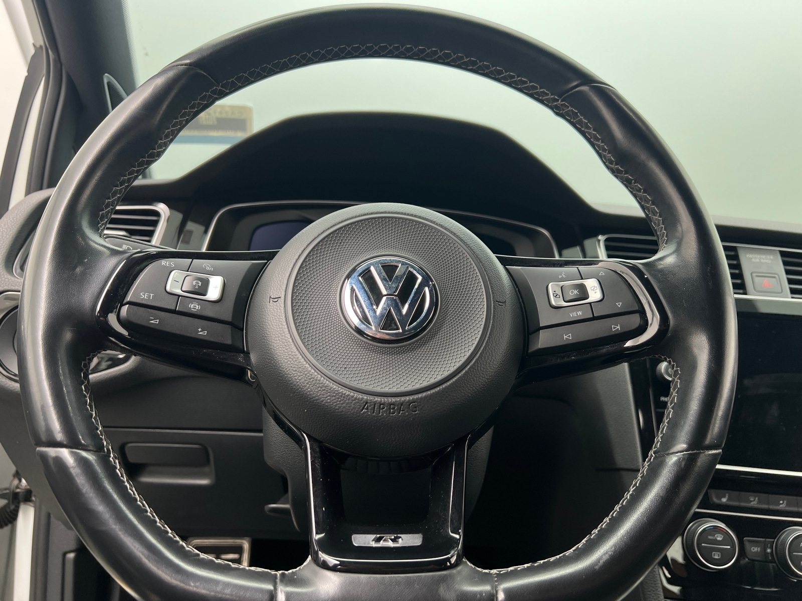 Thumbnail: 2019 Volkswagen Golf - 4