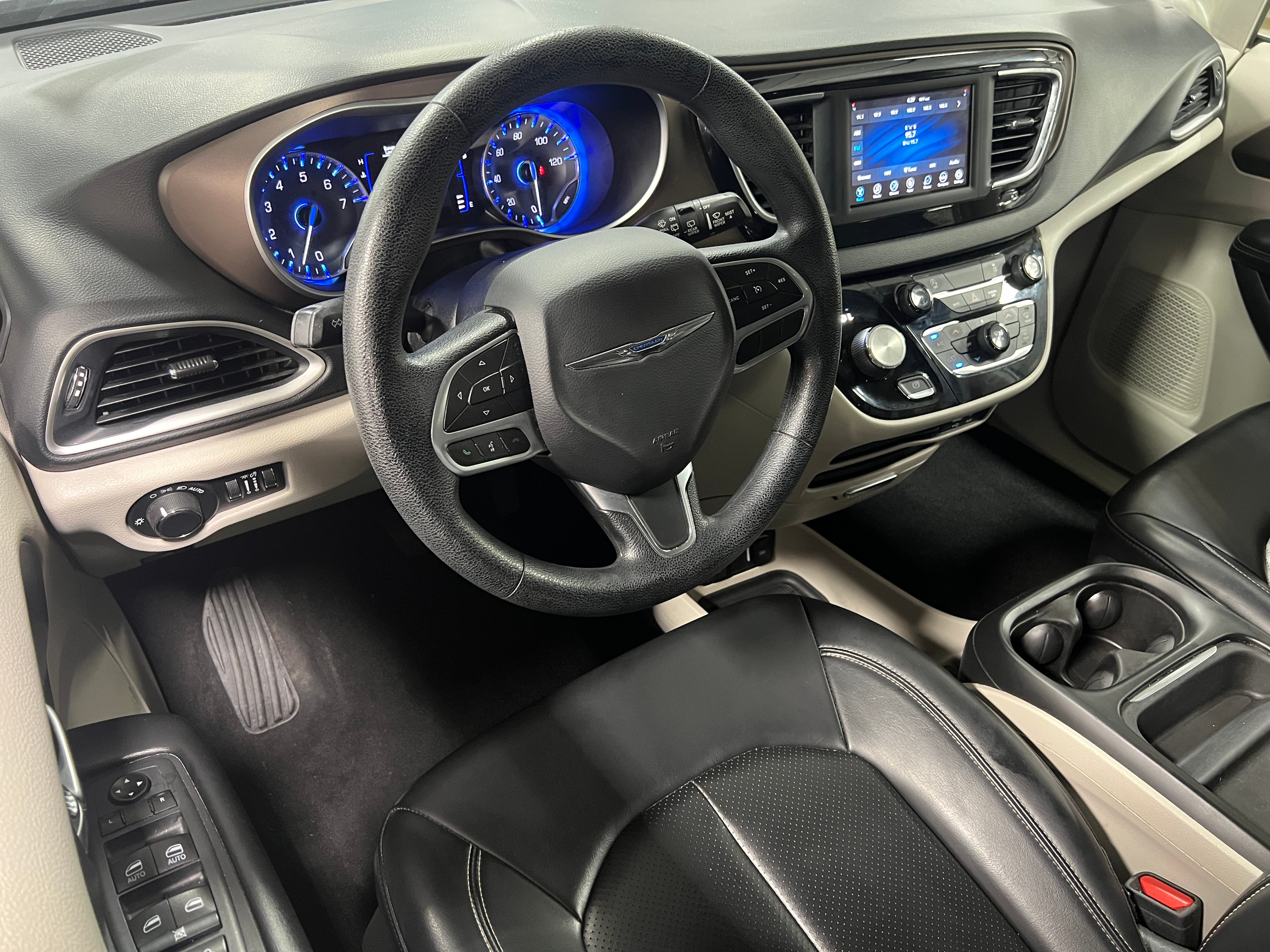 2020 Chrysler Voyager LXi 2