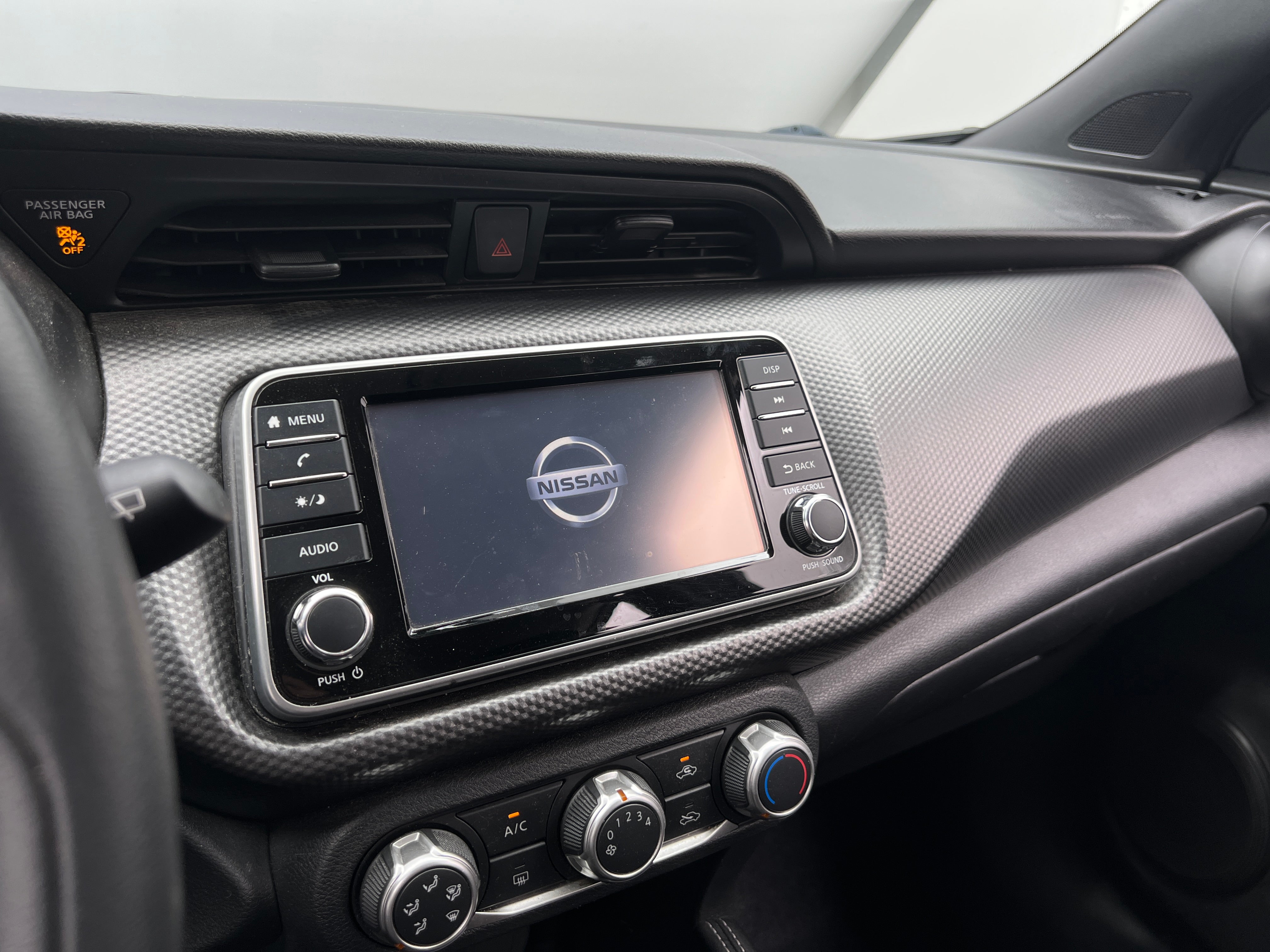 Thumbnail: 2019 Nissan Kicks - 4