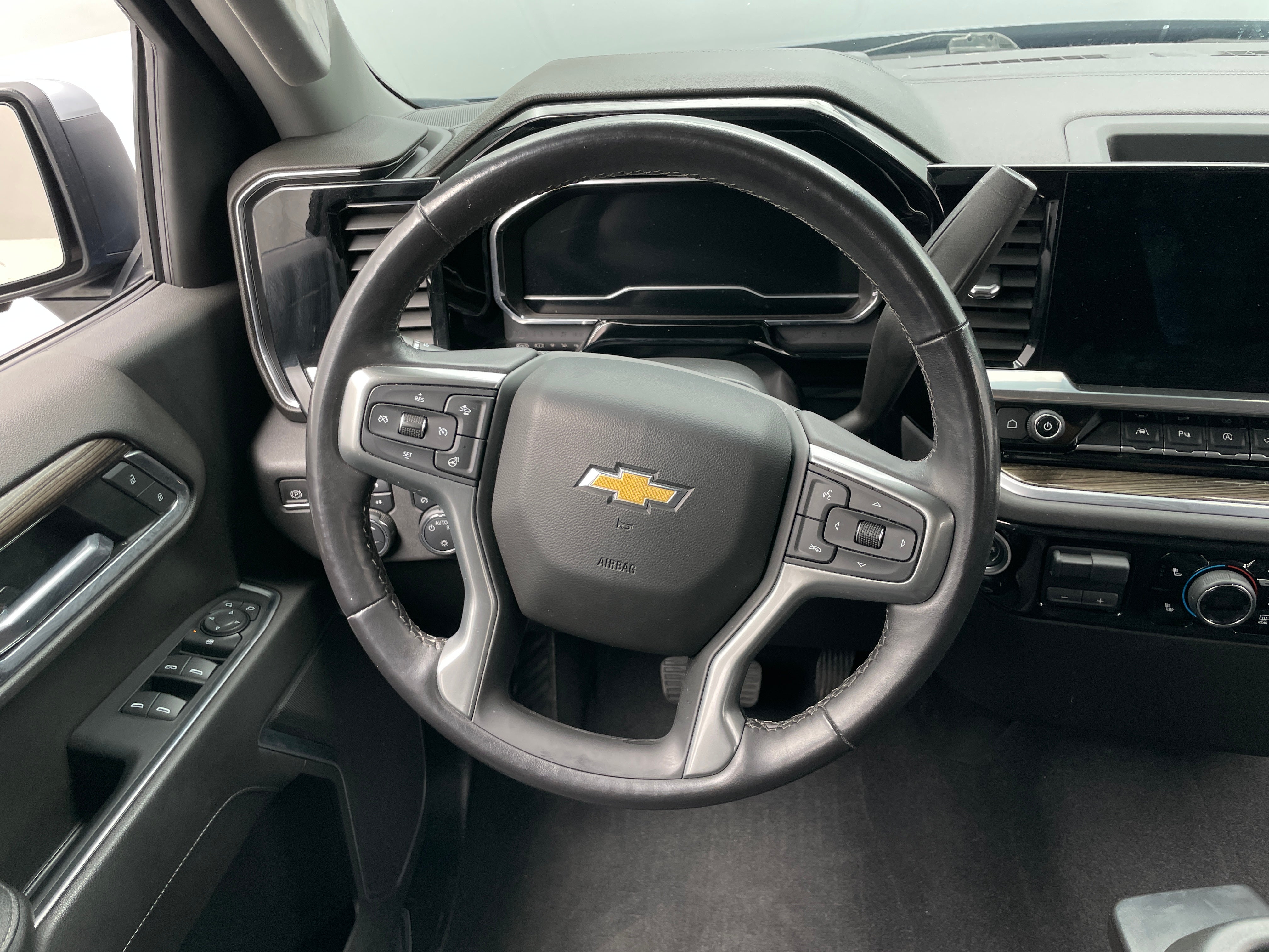Thumbnail: 2022 Chevrolet Silverado 1500 - 5