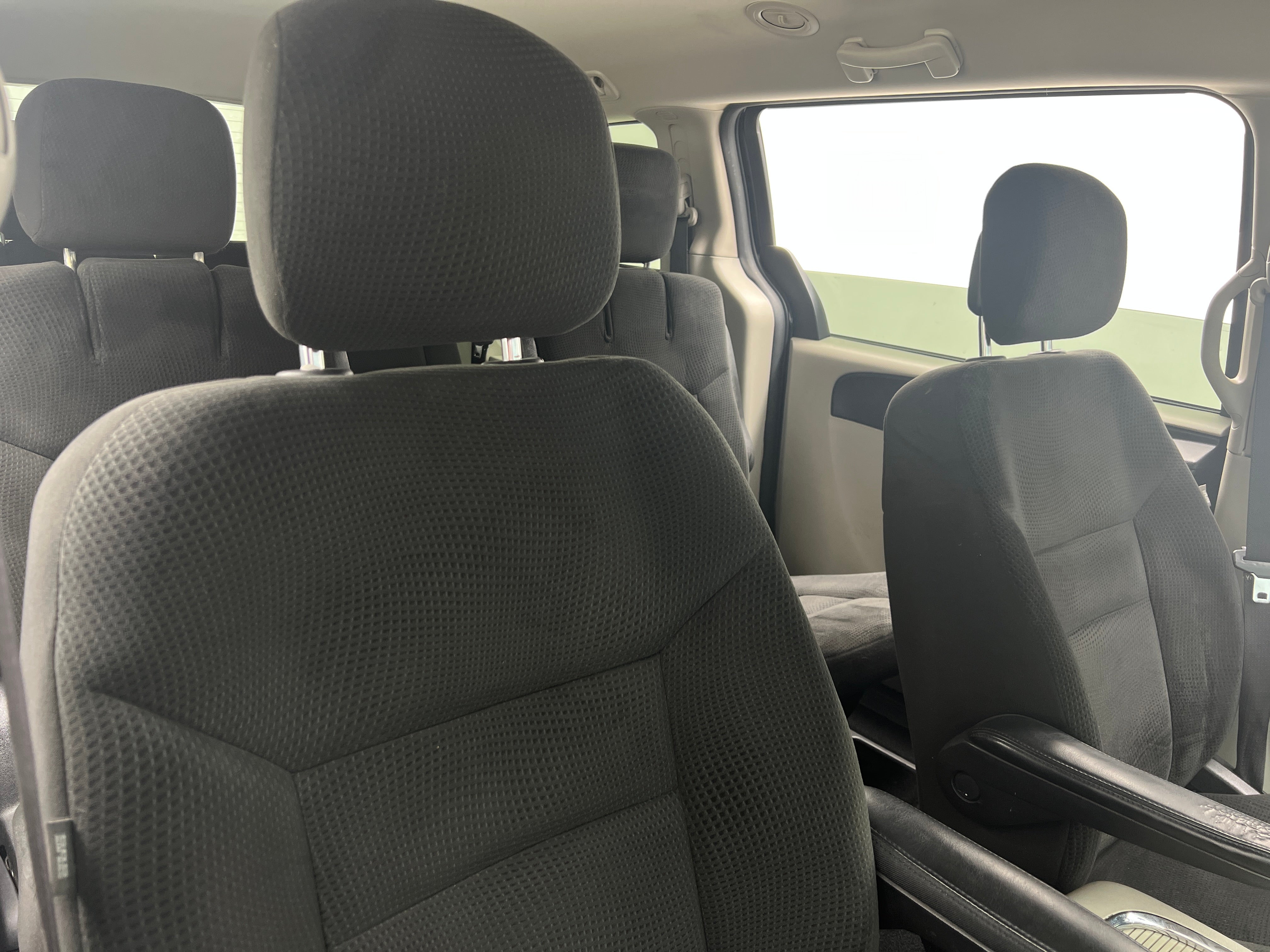 2016 Dodge Grand Caravan SXT 2