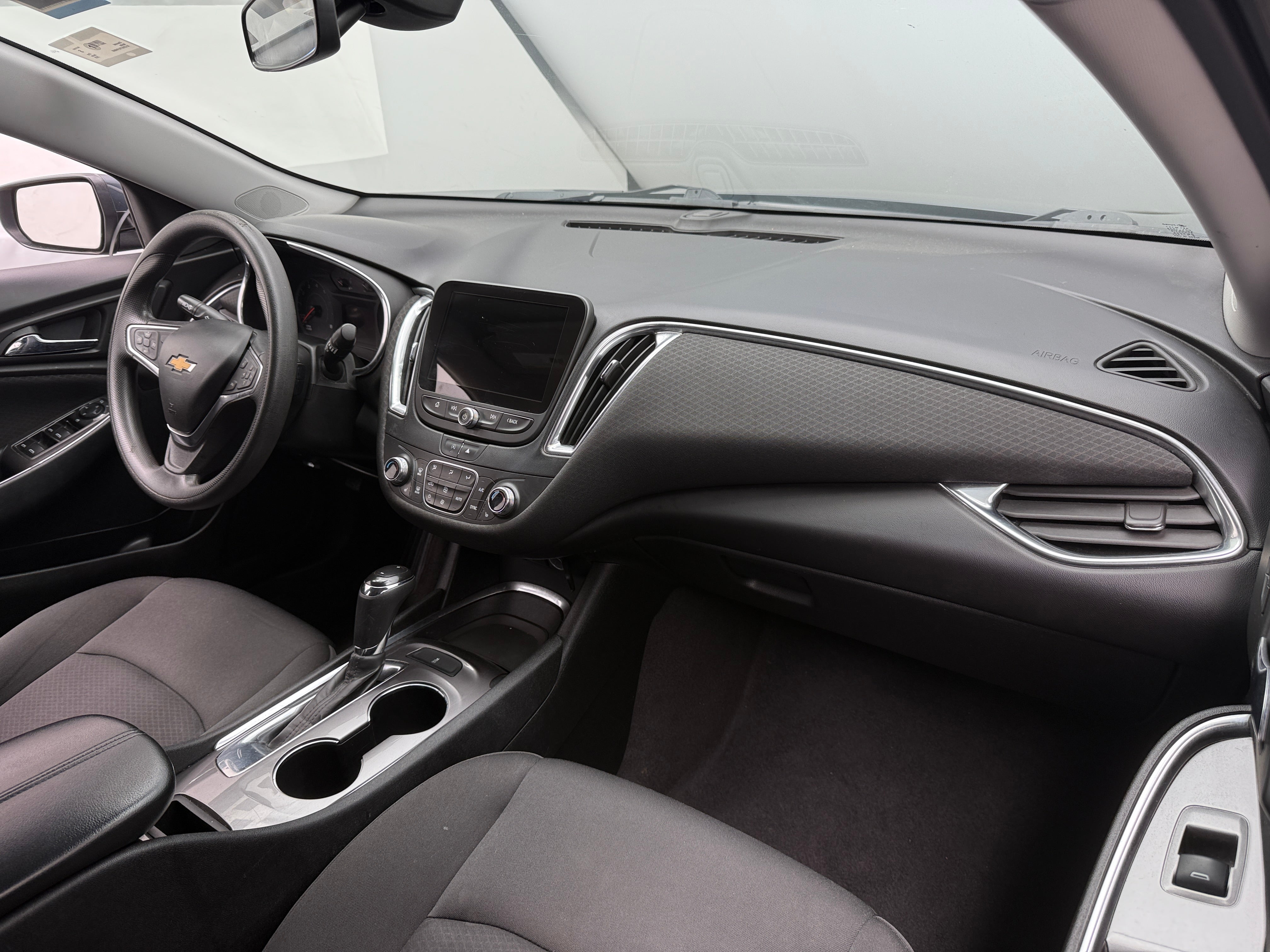 Thumbnail: 2020 Chevrolet Malibu - 3