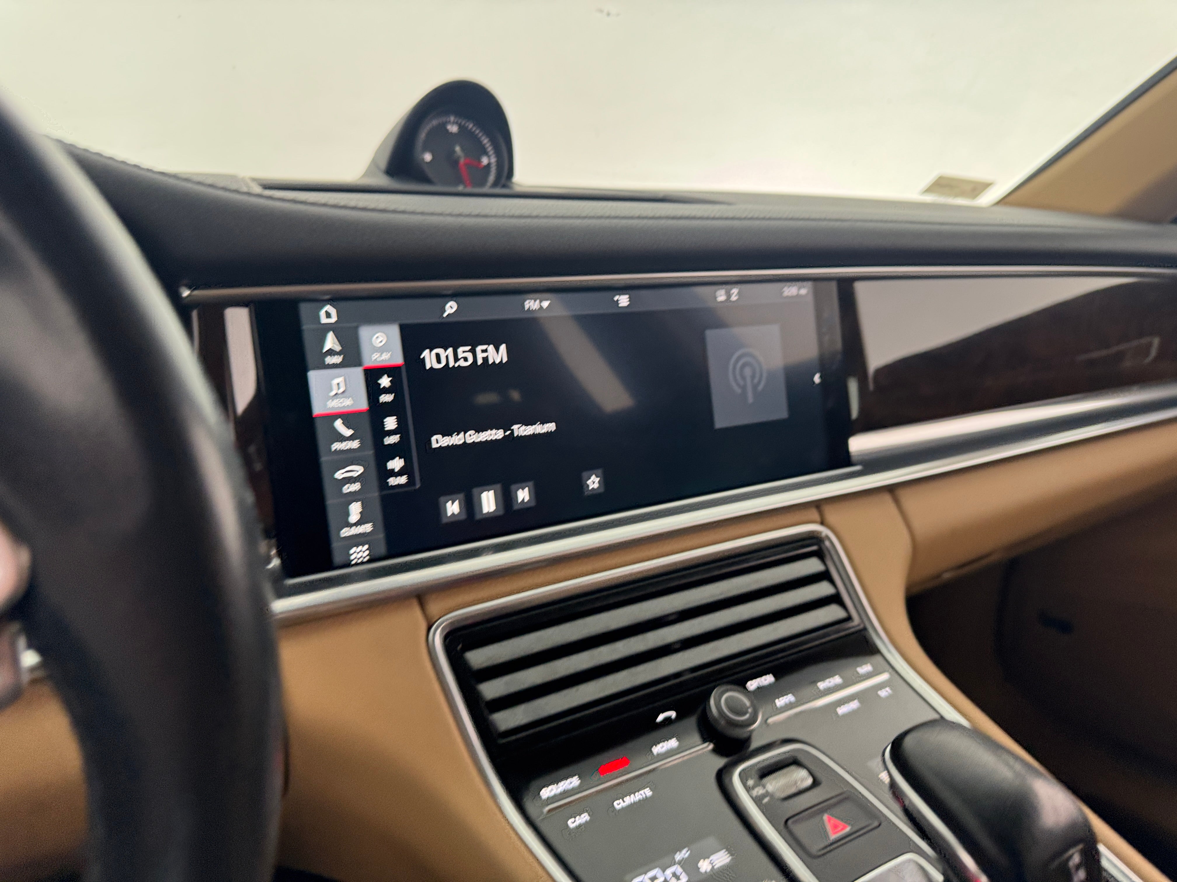 Thumbnail: 2018 Porsche Panamera - 3