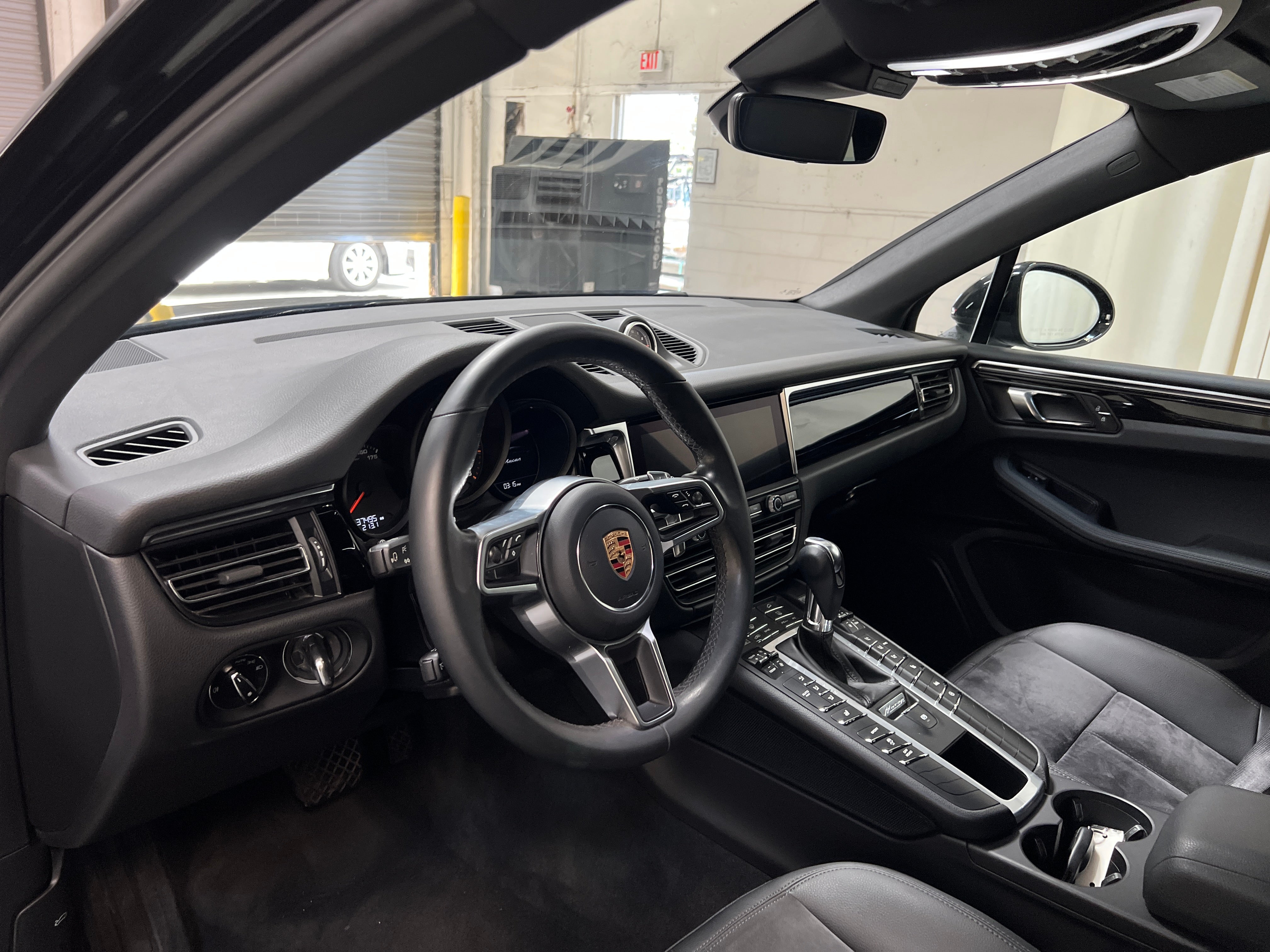 Thumbnail: 2020 Porsche Macan - 2