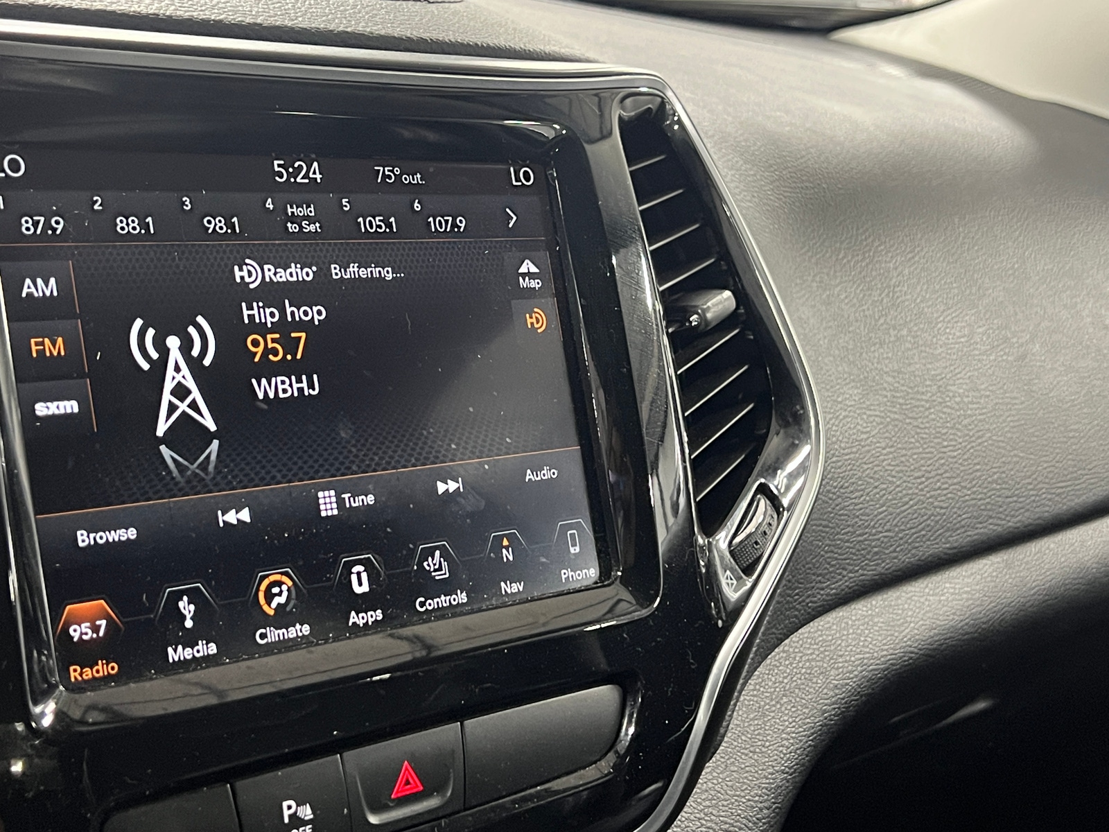 Thumbnail: 2019 Jeep Cherokee - 3