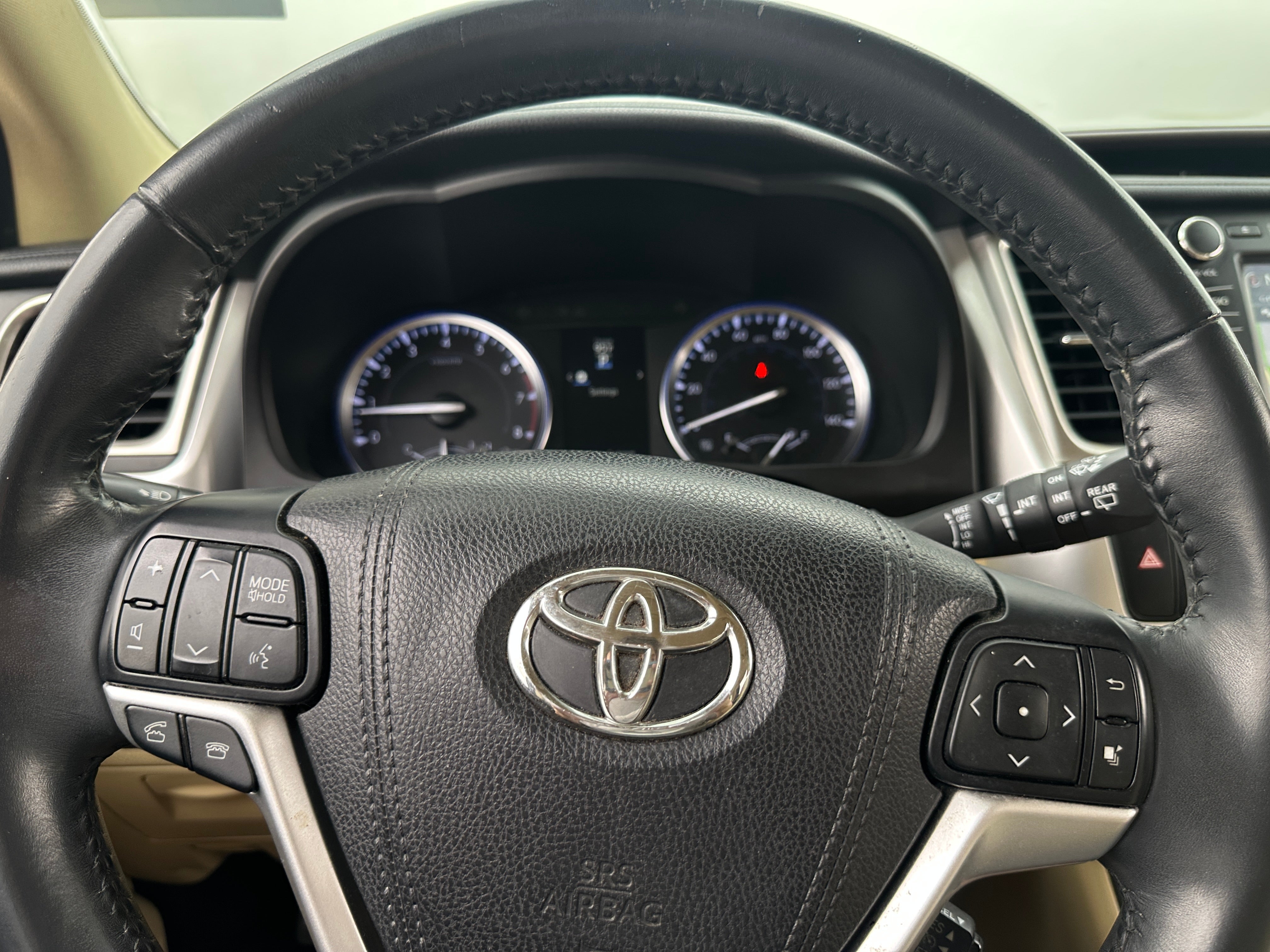 Thumbnail: 2016 Toyota Highlander - 4