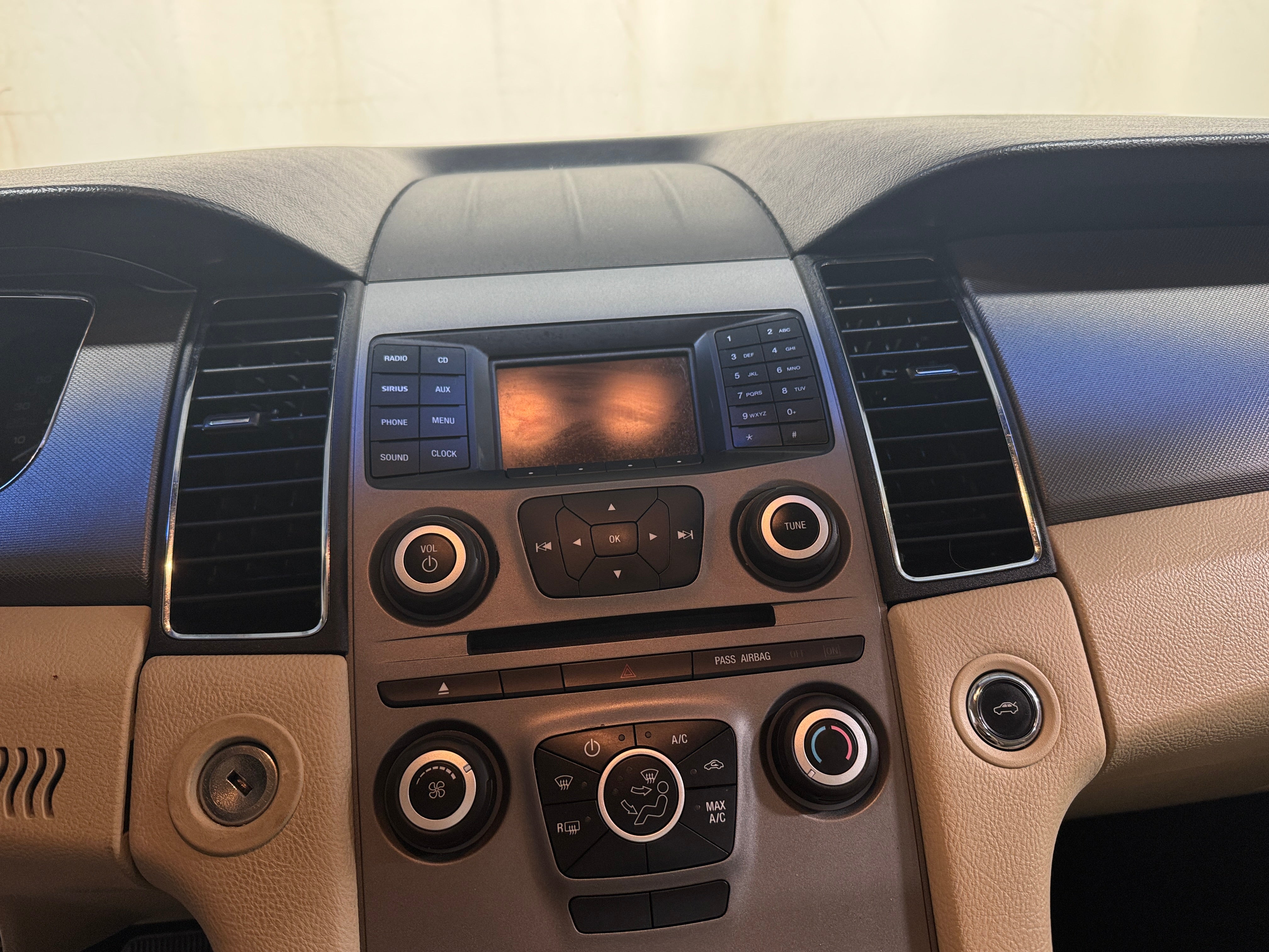 Thumbnail: 2016 Ford Taurus - 4