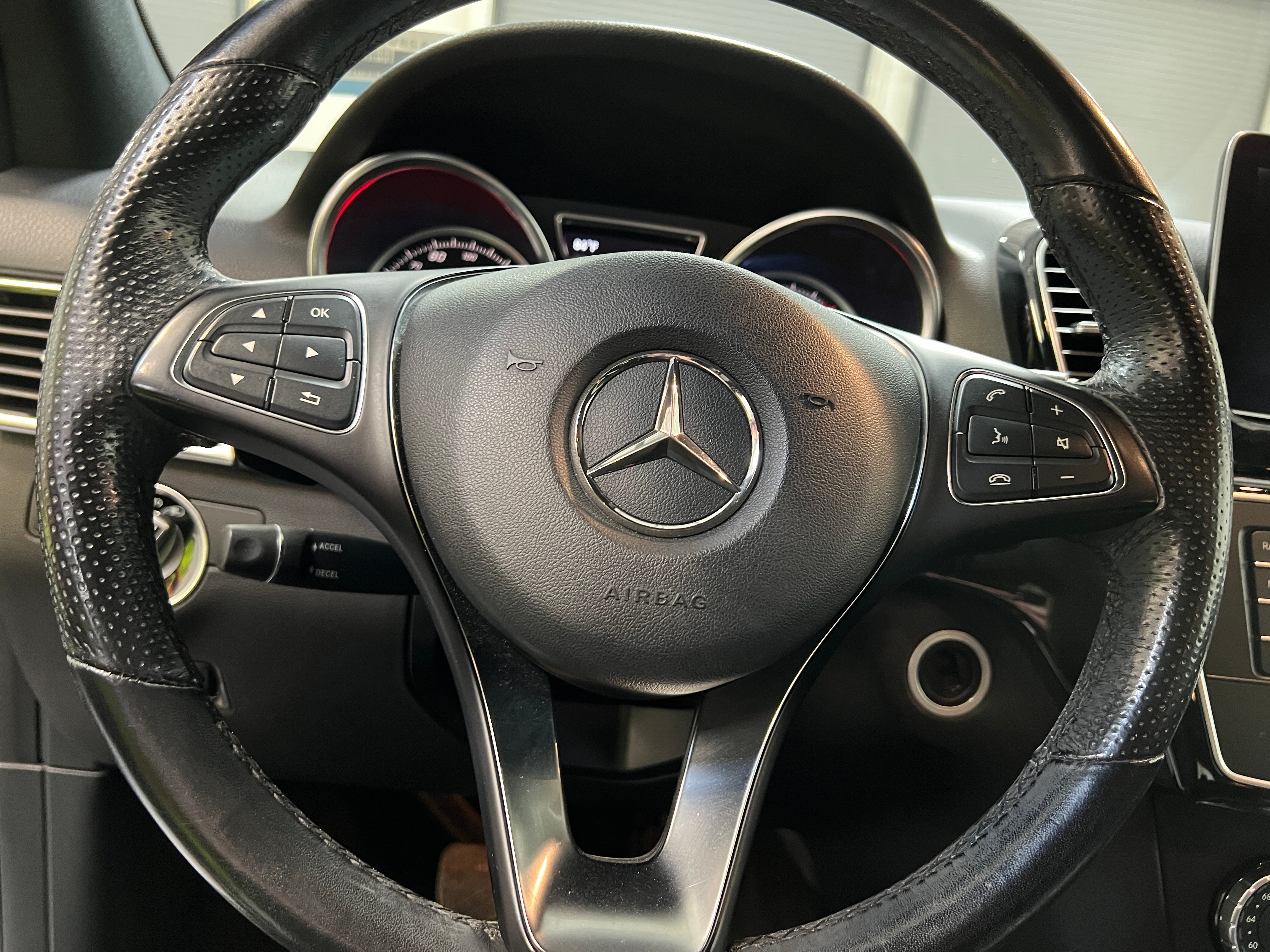 Thumbnail: 2018 Mercedes-Benz GLE - 4