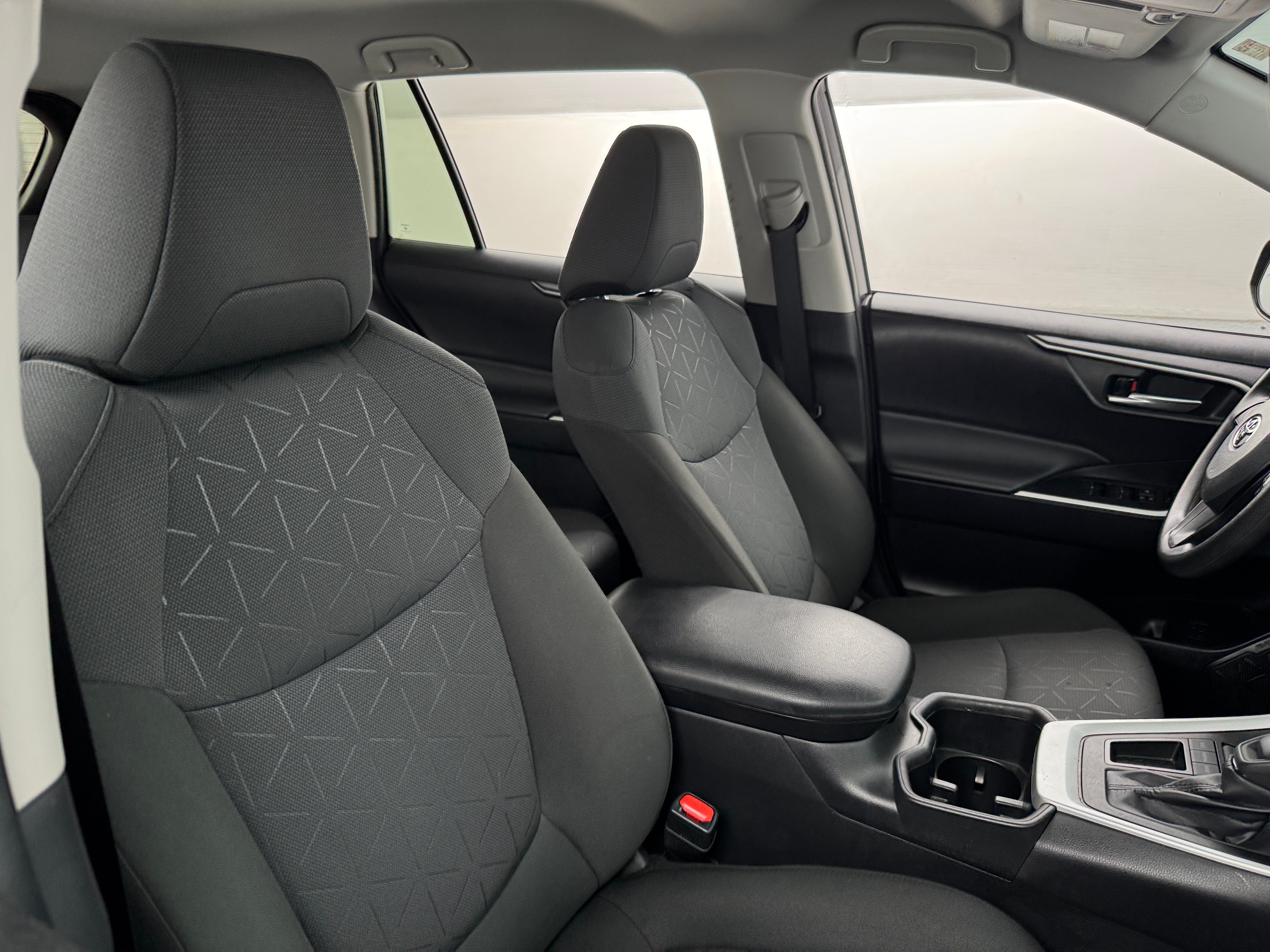 2023 Toyota RAV4 XLE 2