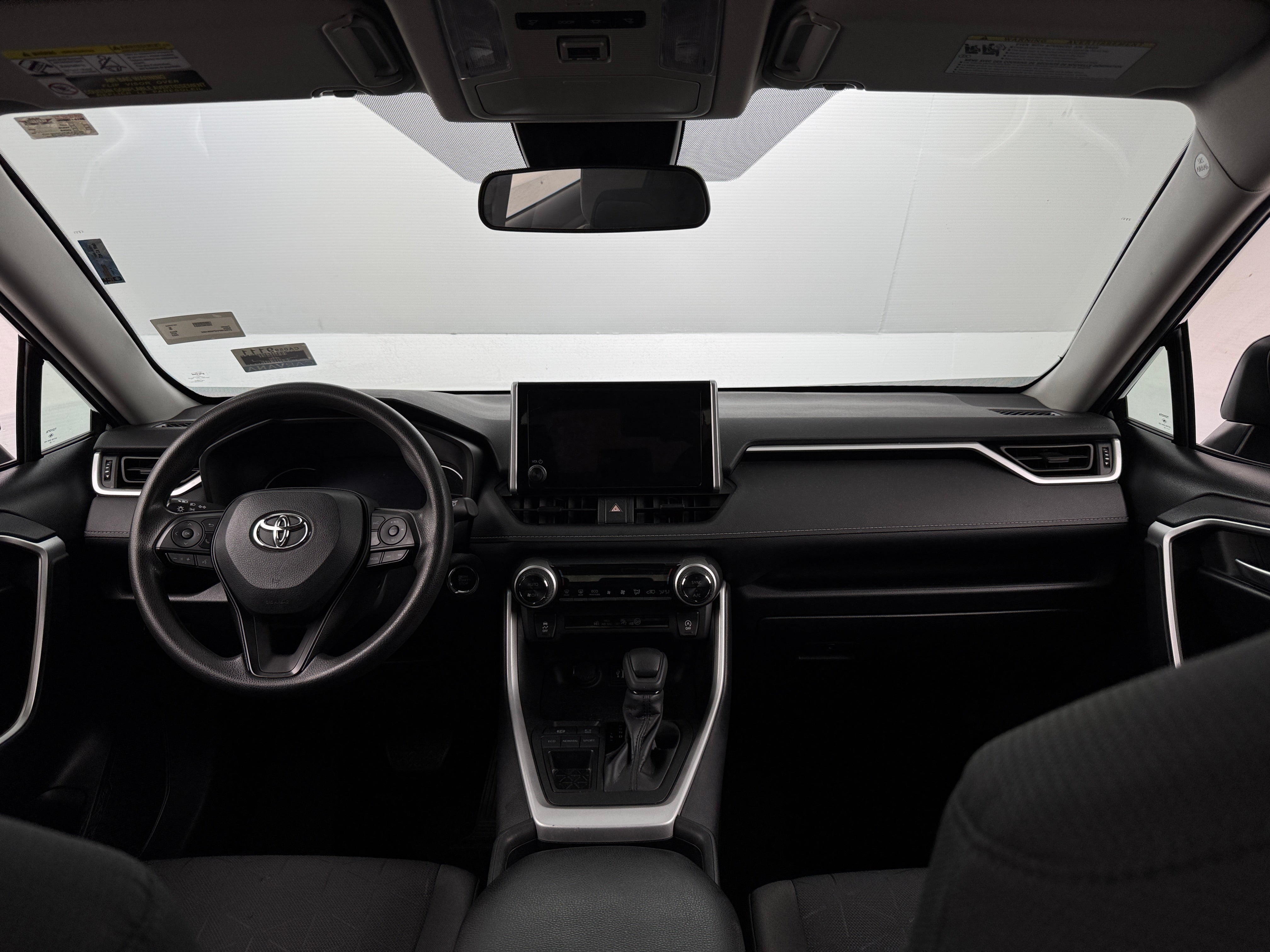 2023 Toyota RAV4 XLE 3