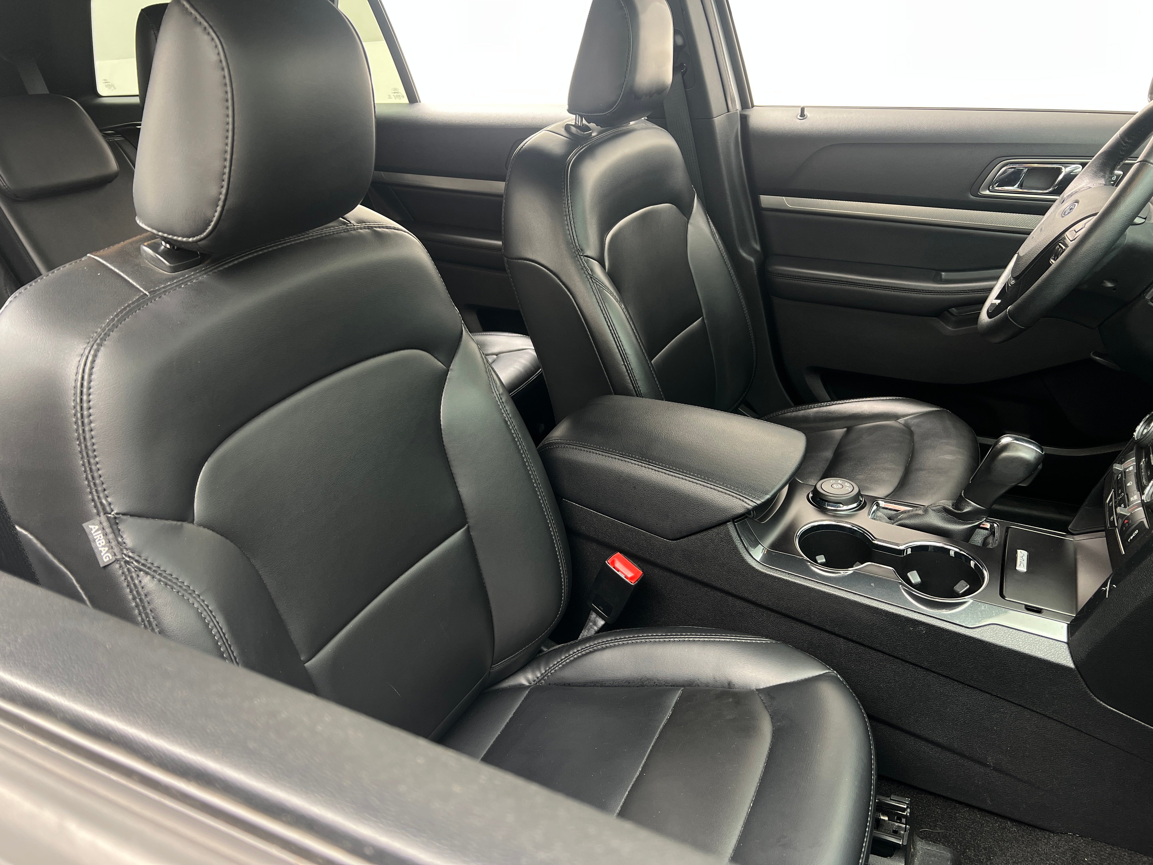2019 Ford Explorer XLT 2
