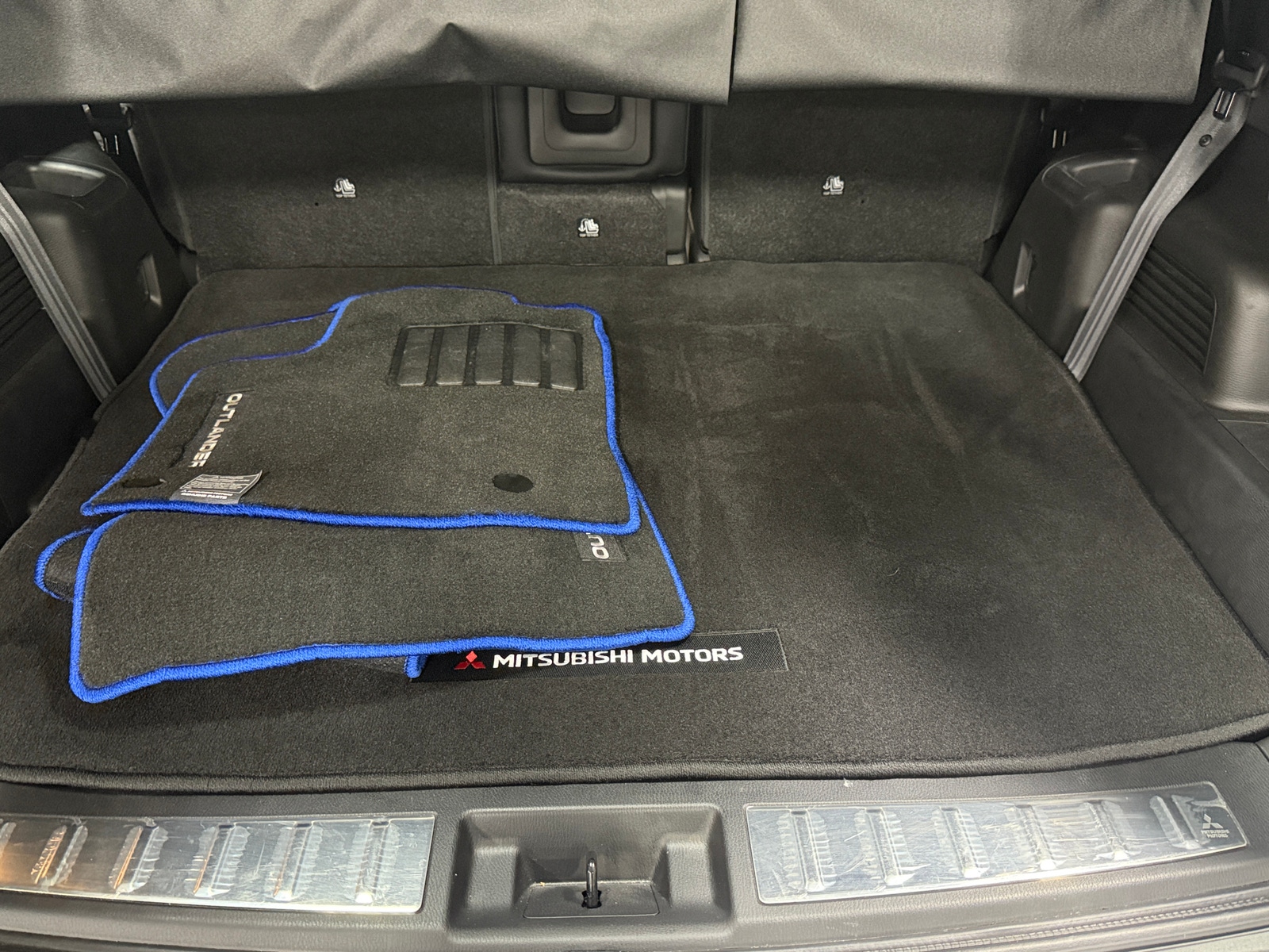 Thumbnail: 2023 Mitsubishi Outlander - 6