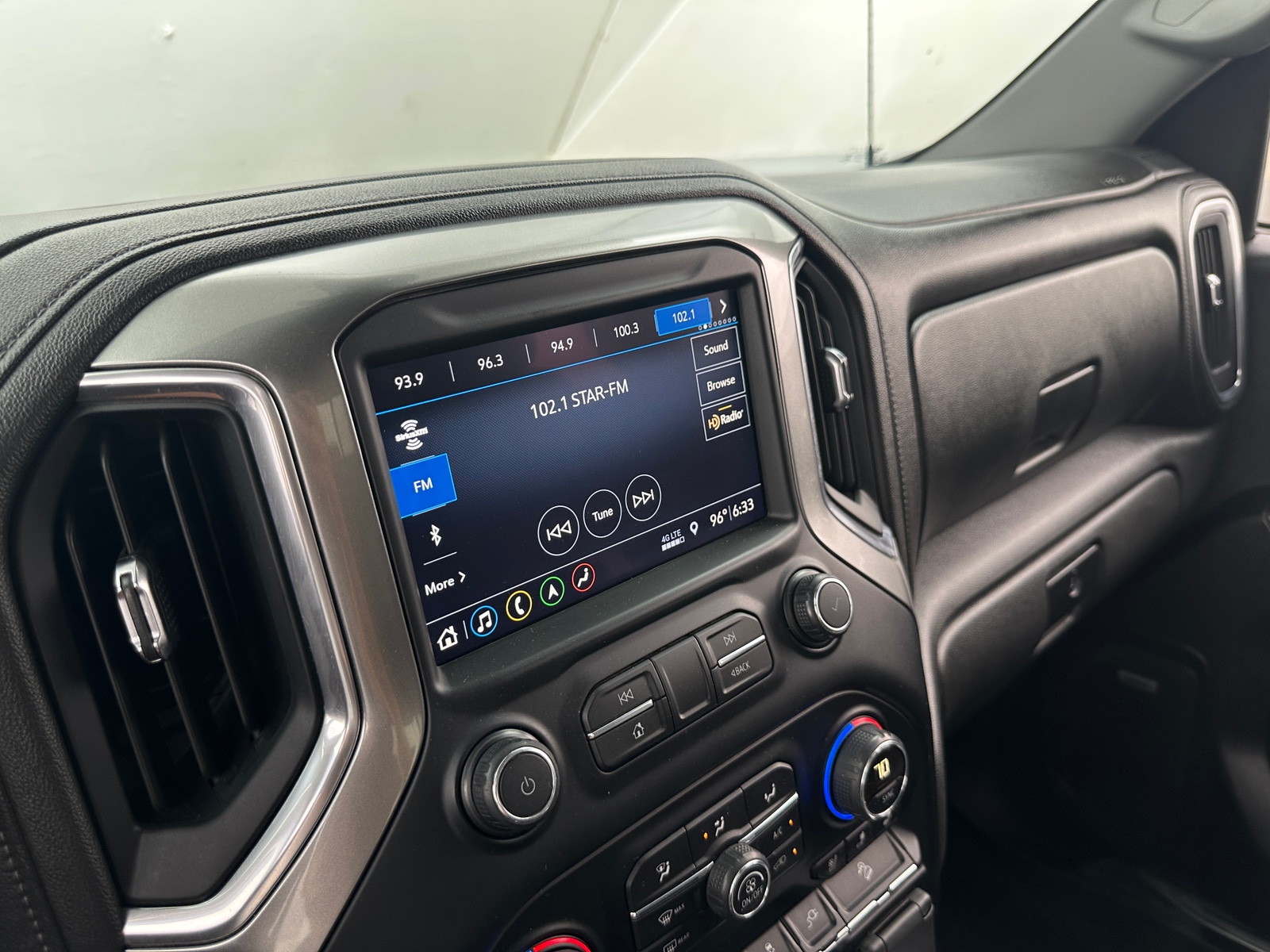 Thumbnail: 2019 Chevrolet Silverado 1500 - 3