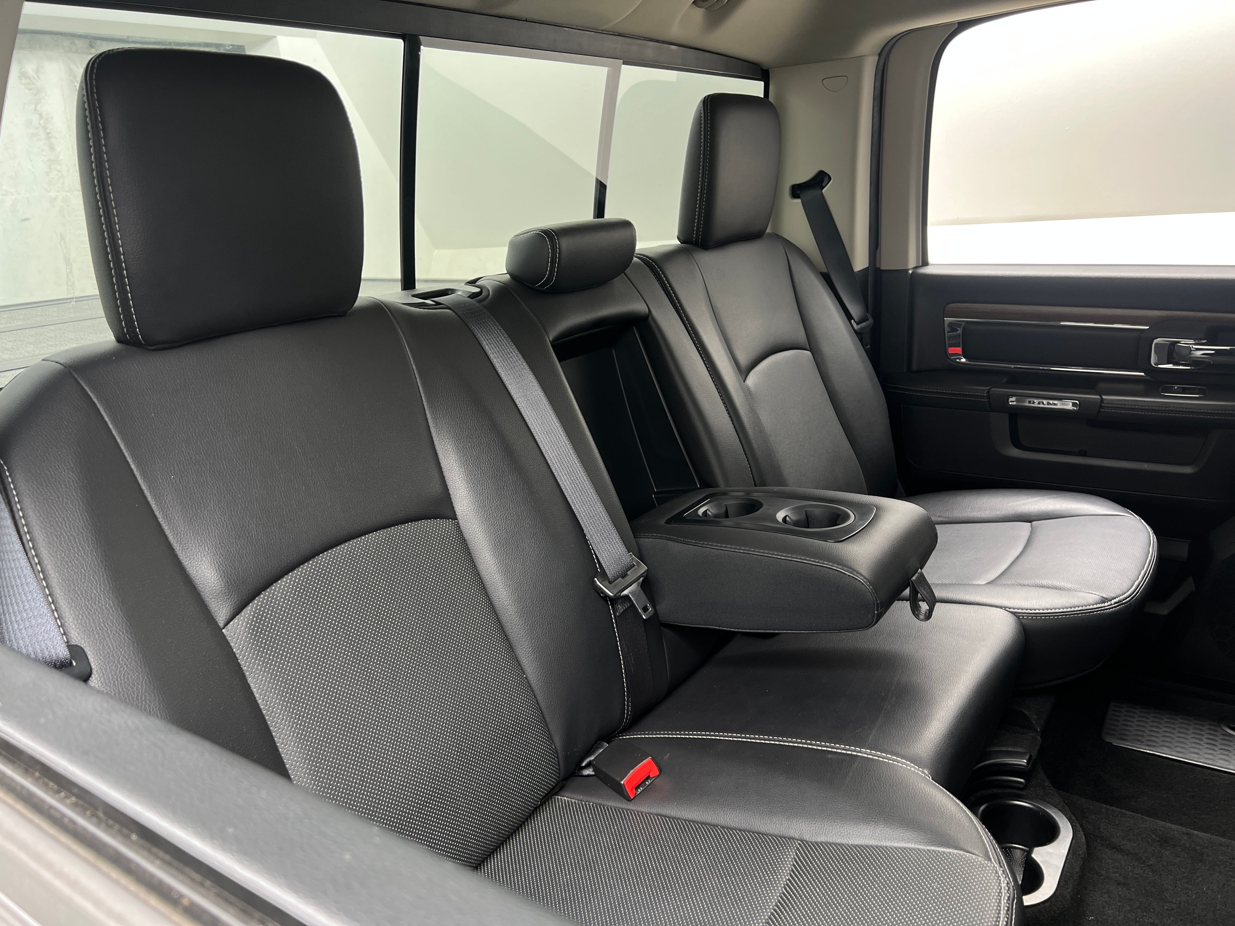 2016 RAM 1500 Laramie 5