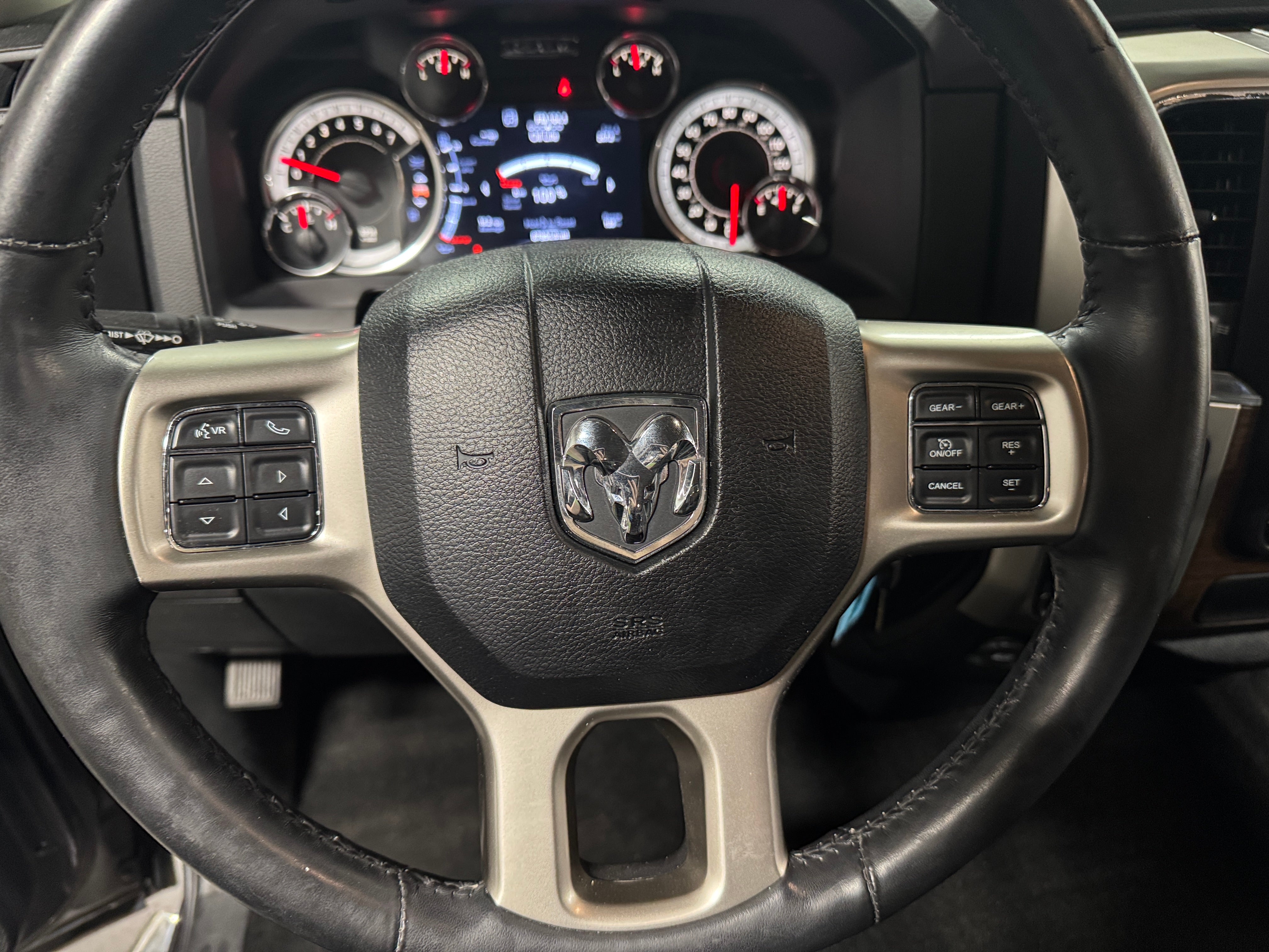 2016 RAM 1500 Laramie 4