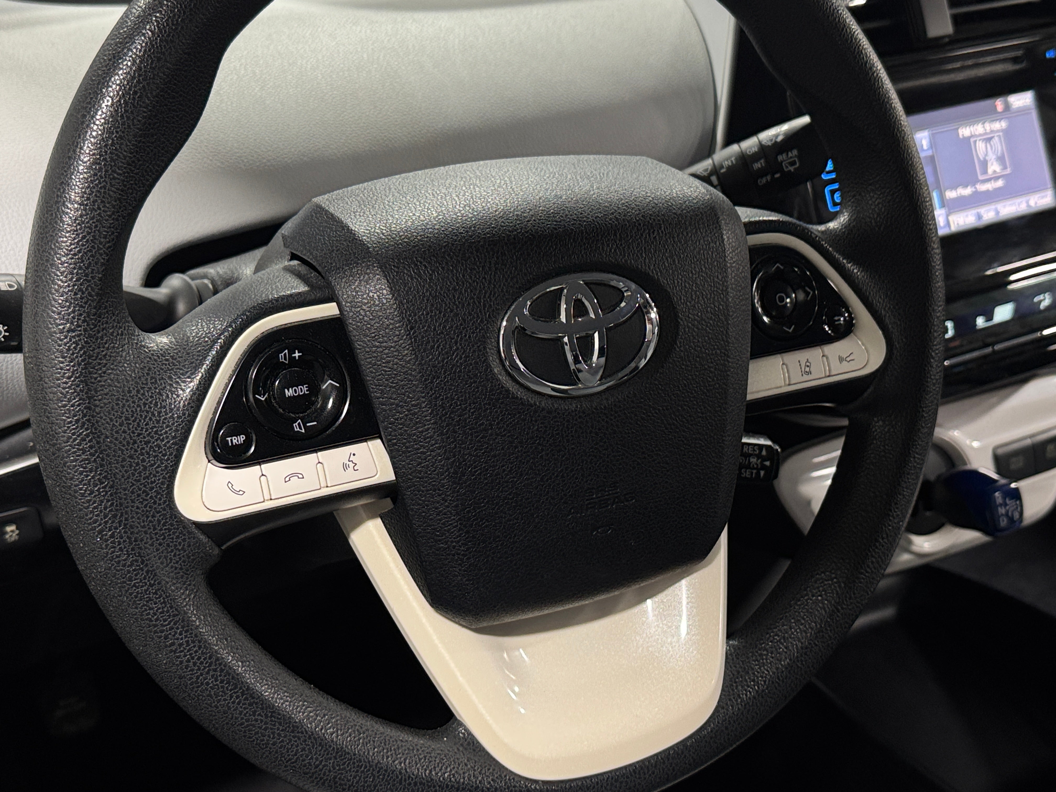 Thumbnail: 2017 Toyota Prius - 5