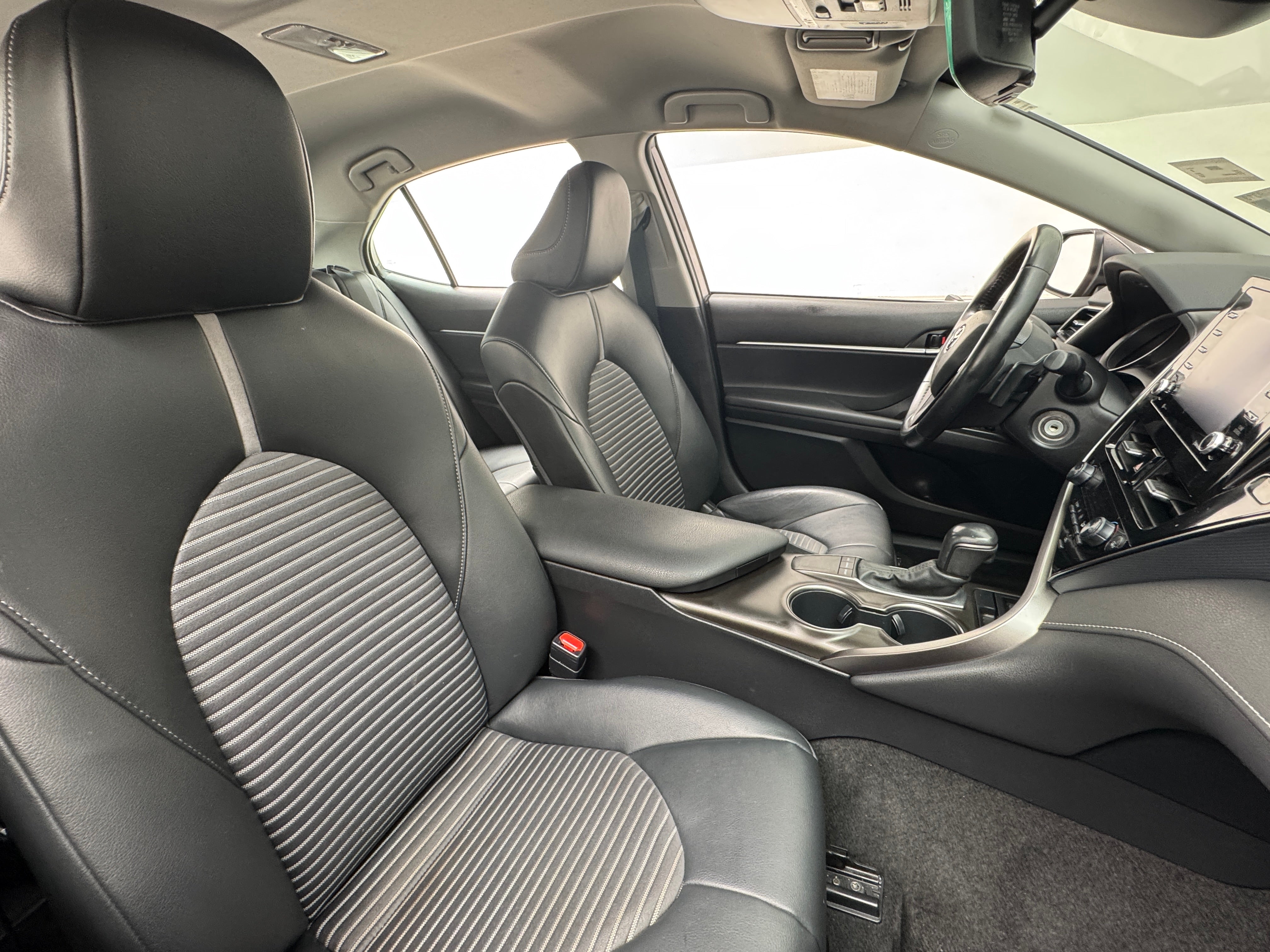 2022 Toyota Camry SE 2