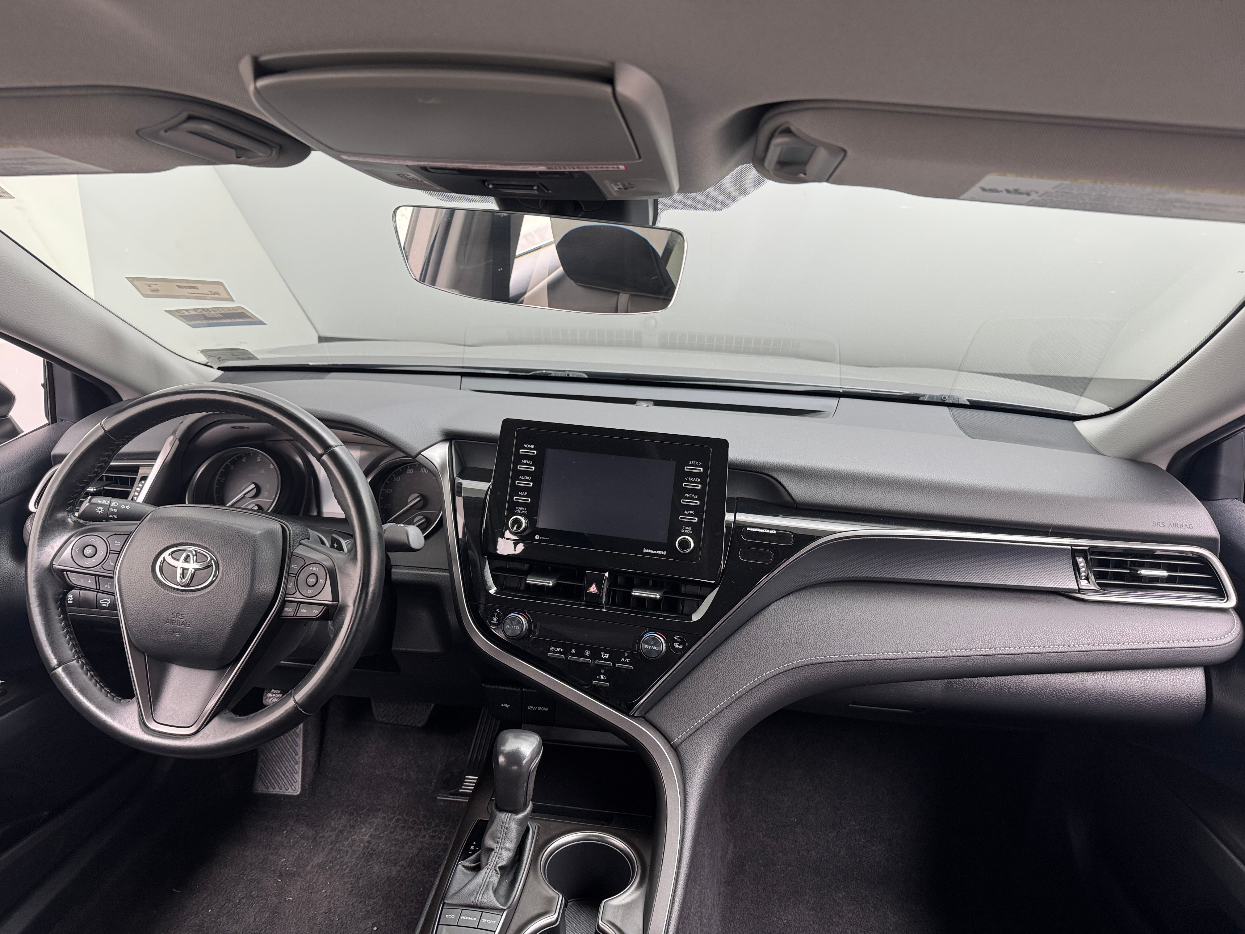 2022 Toyota Camry SE 3