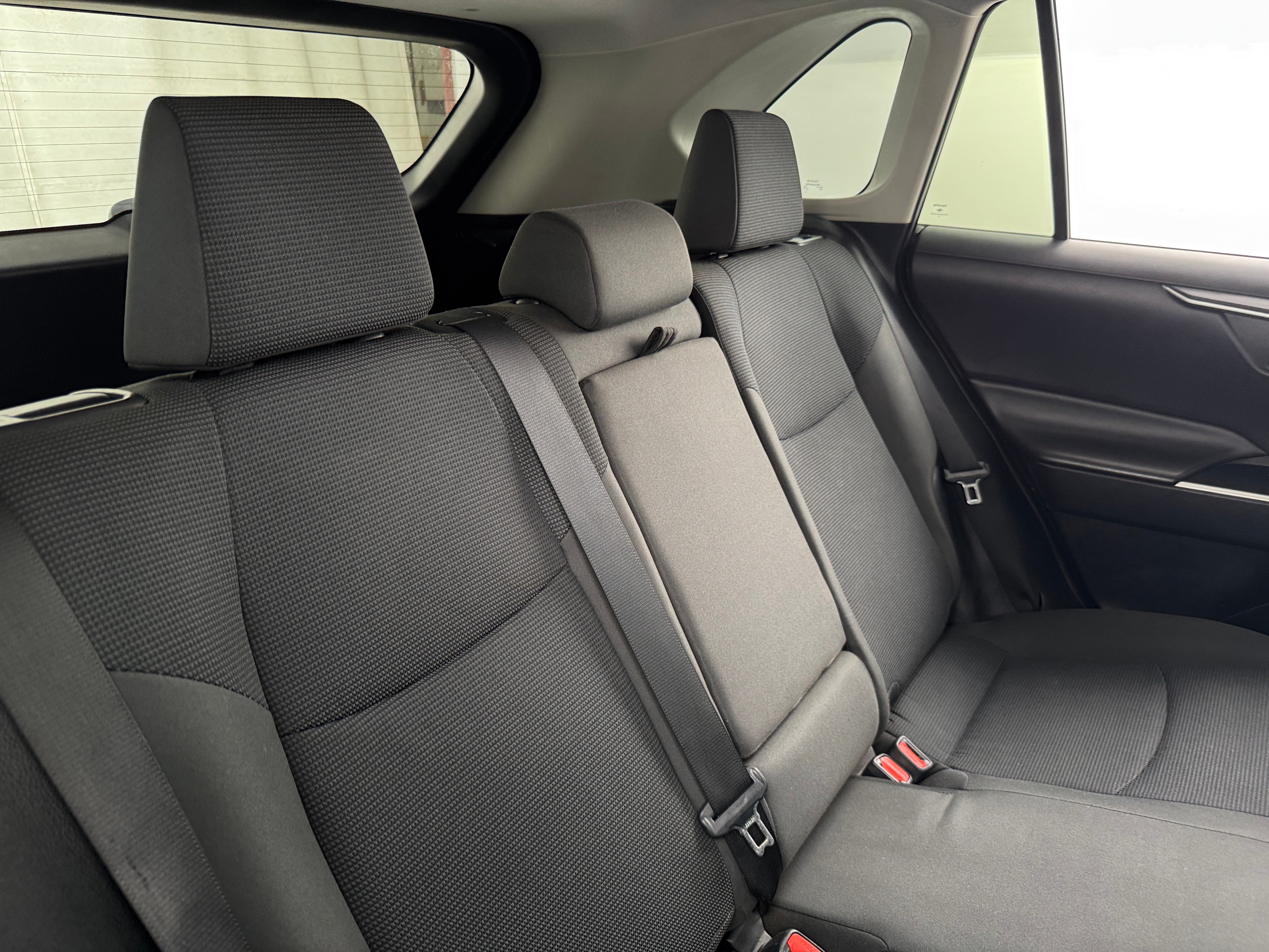 2020 Toyota RAV4 LE 6